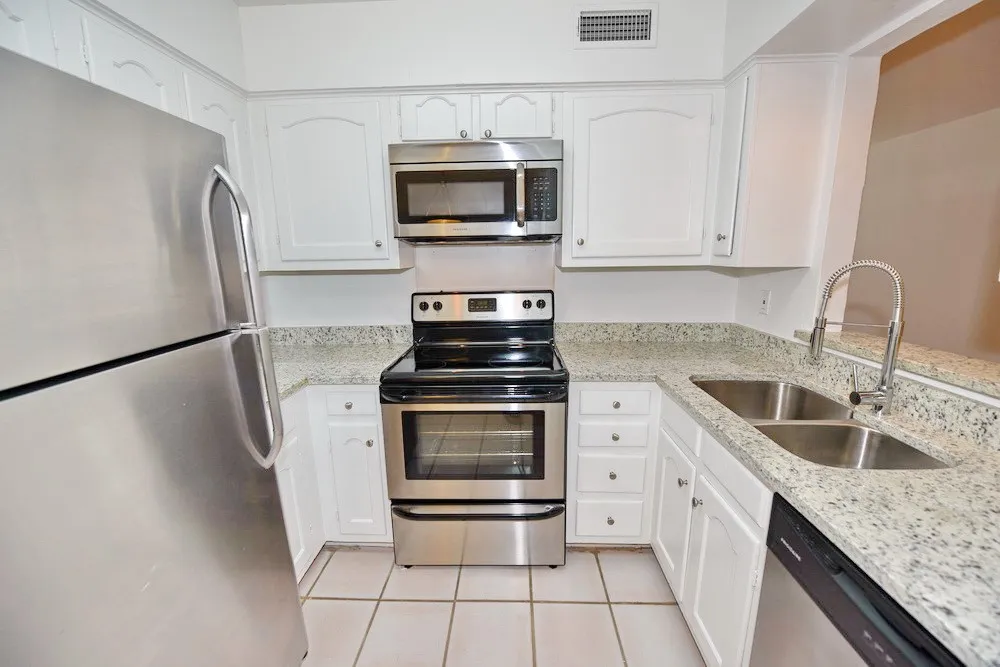 Condominium For Rent in Dallas County , 4818 Cole Avenue 104, Dallas, Texas 75205, 1 Bedroom, 1 Bathroom, Garage spaces, 658 Sqft, built in 1963, mls#21356551, Real Estate Agent in Dallas, Homes For Rent in Dallas county, Homes For Rent in Dallas, Realtor in Dallas Texas, Real Estate Brokerage Independent Realty Texas, Luminita Cordes Realtor