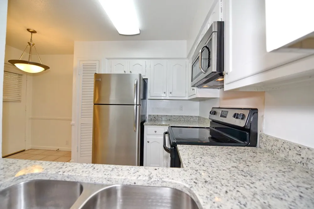 Condominium For Rent in Dallas County , 4818 Cole Avenue 104, Dallas, Texas 75205, 1 Bedroom, 1 Bathroom, Garage spaces, 658 Sqft, built in 1963, mls#21356551, Real Estate Agent in Dallas, Homes For Rent in Dallas county, Homes For Rent in Dallas, Realtor in Dallas Texas, Real Estate Brokerage Independent Realty Texas, Luminita Cordes Realtor