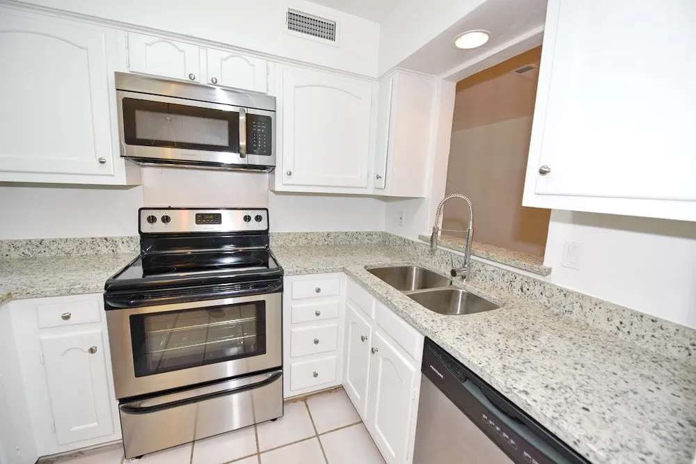 Condominium For Rent in Dallas County , 4818 Cole Avenue 104, Dallas, Texas 75205, 1 Bedroom, 1 Bathroom, Garage spaces, 658 Sqft, built in 1963, mls#21356551, Real Estate Agent in Dallas, Homes For Rent in Dallas county, Homes For Rent in Dallas, Realtor in Dallas Texas, Real Estate Brokerage Independent Realty Texas, Luminita Cordes Realtor