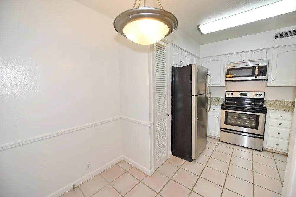 Condominium For Rent in Dallas County , 4818 Cole Avenue 104, Dallas, Texas 75205, 1 Bedroom, 1 Bathroom, Garage spaces, 658 Sqft, built in 1963, mls#21356551, Real Estate Agent in Dallas, Homes For Rent in Dallas county, Homes For Rent in Dallas, Realtor in Dallas Texas, Real Estate Brokerage Independent Realty Texas, Luminita Cordes Realtor