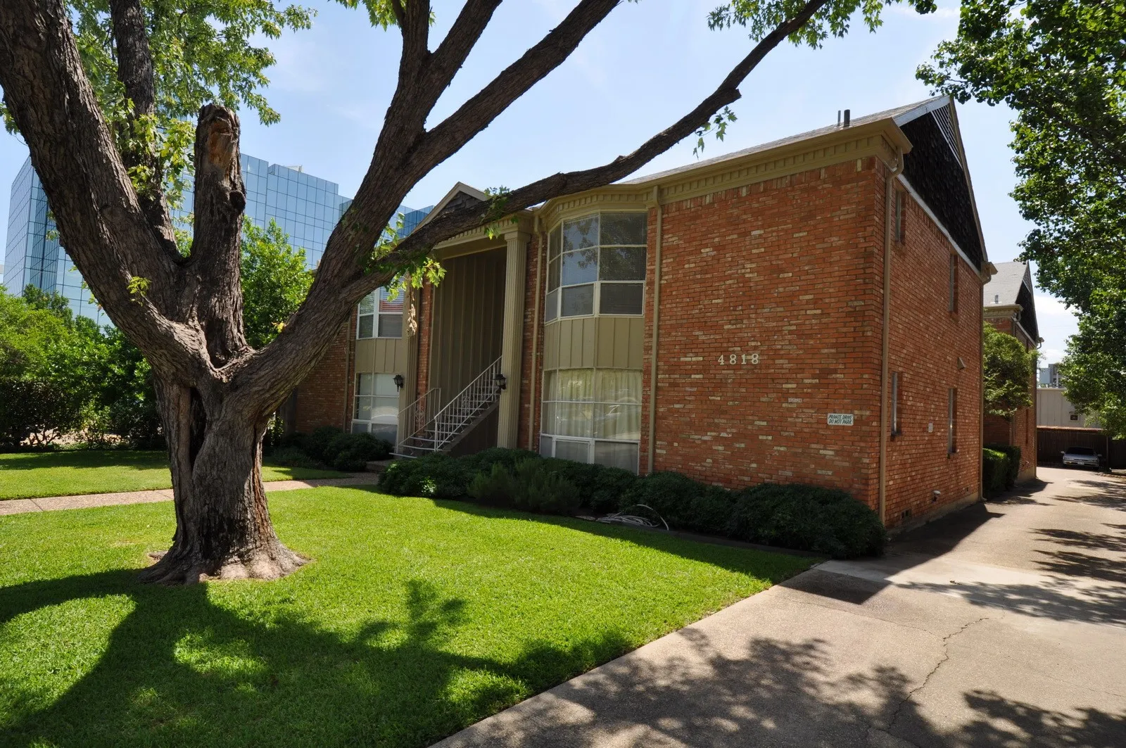 Condominium For Rent in Dallas County , 4818 Cole Avenue 104, Dallas, Texas 75205, 1 Bedroom, 1 Bathroom, Garage spaces, 658 Sqft, built in 1963, mls#21356551, Real Estate Agent in Dallas, Homes For Rent in Dallas county, Homes For Rent in Dallas, Realtor in Dallas Texas, Real Estate Brokerage Independent Realty Texas, Luminita Cordes Realtor
