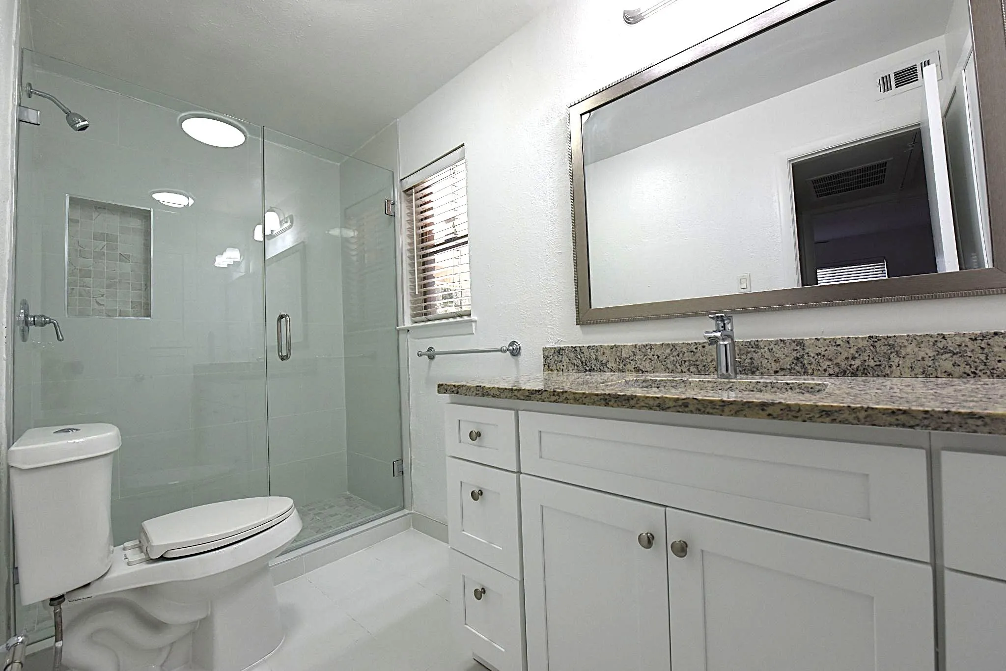 Condominium For Rent in Dallas County , 4818 Cole Avenue 104, Dallas, Texas 75205, 1 Bedroom, 1 Bathroom, Garage spaces, 658 Sqft, built in 1963, mls#21356551, Real Estate Agent in Dallas, Homes For Rent in Dallas county, Homes For Rent in Dallas, Realtor in Dallas Texas, Real Estate Brokerage Independent Realty Texas, Luminita Cordes Realtor