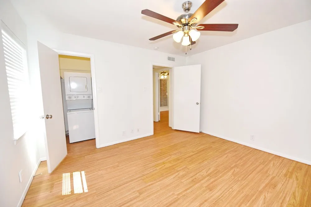 Condominium For Rent in Dallas County , 4818 Cole Avenue 104, Dallas, Texas 75205, 1 Bedroom, 1 Bathroom, Garage spaces, 658 Sqft, built in 1963, mls#21356551, Real Estate Agent in Dallas, Homes For Rent in Dallas county, Homes For Rent in Dallas, Realtor in Dallas Texas, Real Estate Brokerage Independent Realty Texas, Luminita Cordes Realtor