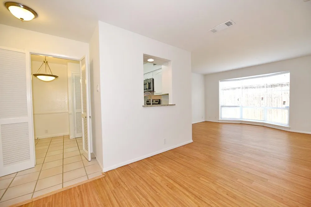 Condominium For Rent in Dallas County , 4818 Cole Avenue 104, Dallas, Texas 75205, 1 Bedroom, 1 Bathroom, Garage spaces, 658 Sqft, built in 1963, mls#21356551, Real Estate Agent in Dallas, Homes For Rent in Dallas county, Homes For Rent in Dallas, Realtor in Dallas Texas, Real Estate Brokerage Independent Realty Texas, Luminita Cordes Realtor