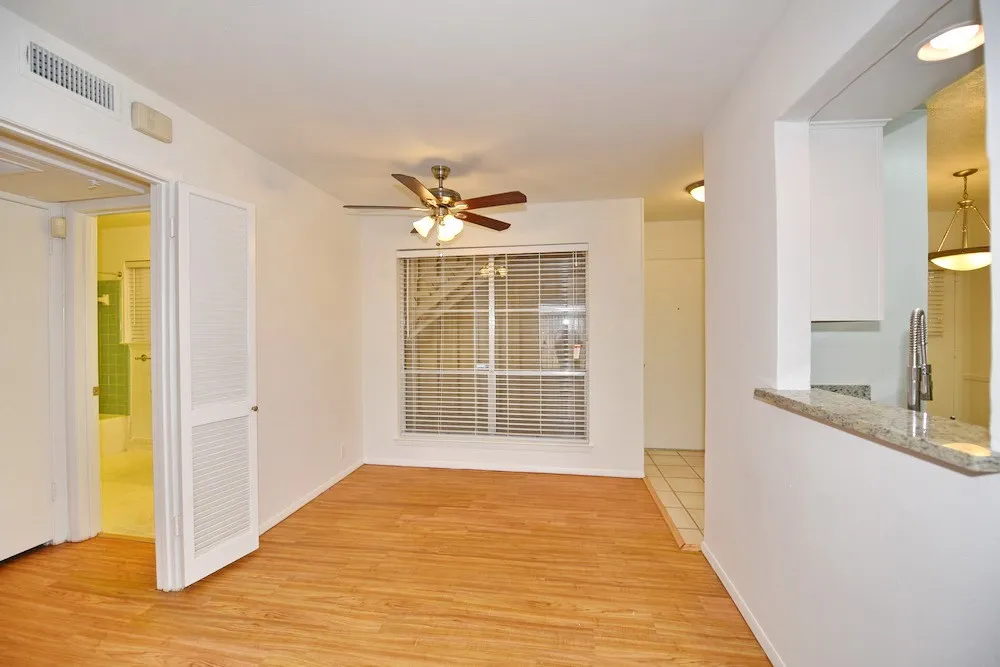 Condominium For Rent in Dallas County , 4818 Cole Avenue 104, Dallas, Texas 75205, 1 Bedroom, 1 Bathroom, Garage spaces, 658 Sqft, built in 1963, mls#21356551, Real Estate Agent in Dallas, Homes For Rent in Dallas county, Homes For Rent in Dallas, Realtor in Dallas Texas, Real Estate Brokerage Independent Realty Texas, Luminita Cordes Realtor