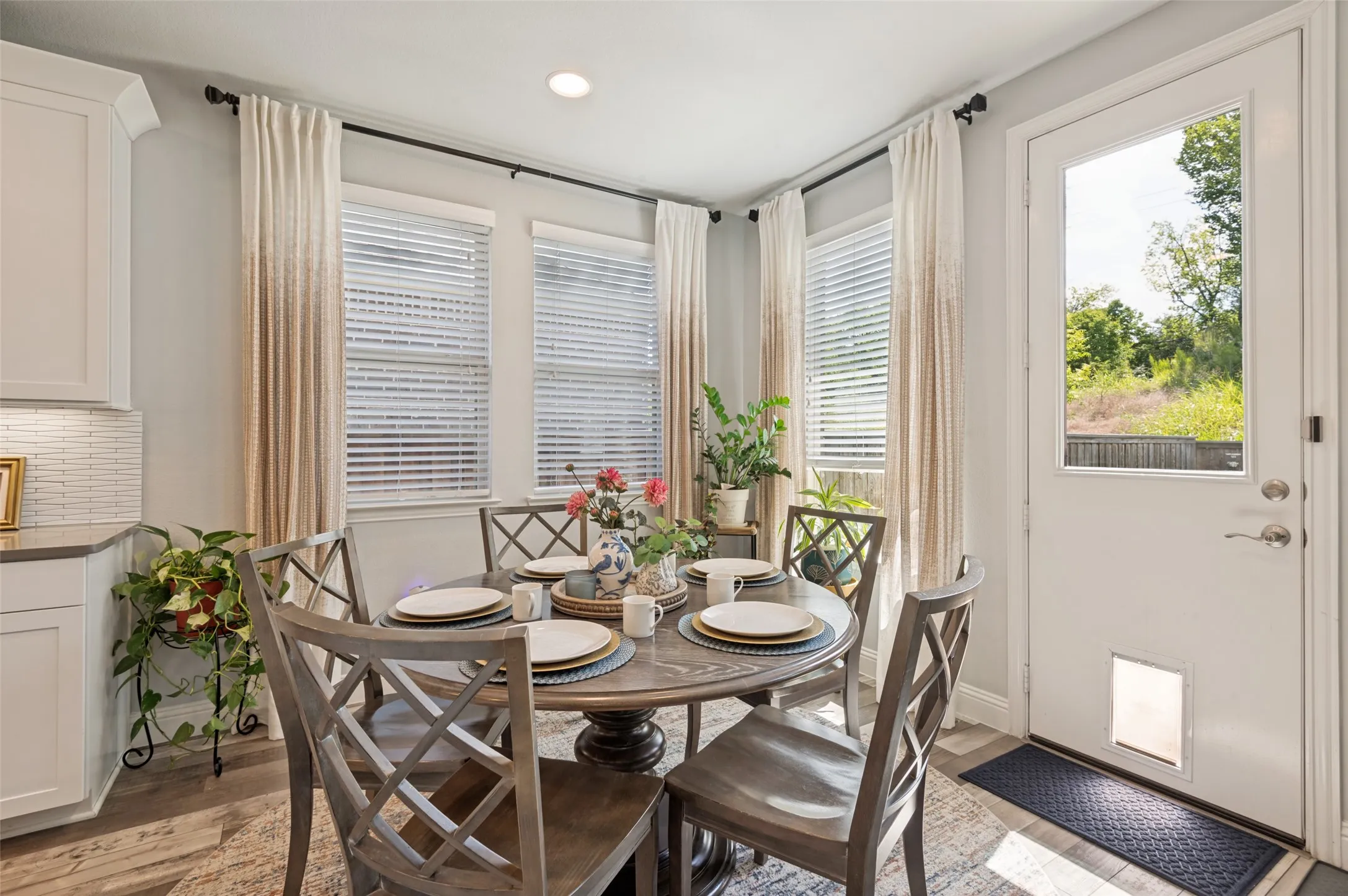 Single Family Residence For Sale in Dallas County , 3584 Hathaway Court, Irving, Texas 75062, 4 Bedroom, 3 Bathroom, 2 Garage spaces, 2,873 Sqft, built in 2017, mls#21349998, Real Estate Agent in Irving, Homes For Sale in Dallas county, Homes For Sale in Irving, Realtor in Irving Texas, Real Estate Brokerage Independent Realty Texas, Luminita Cordes Realtor