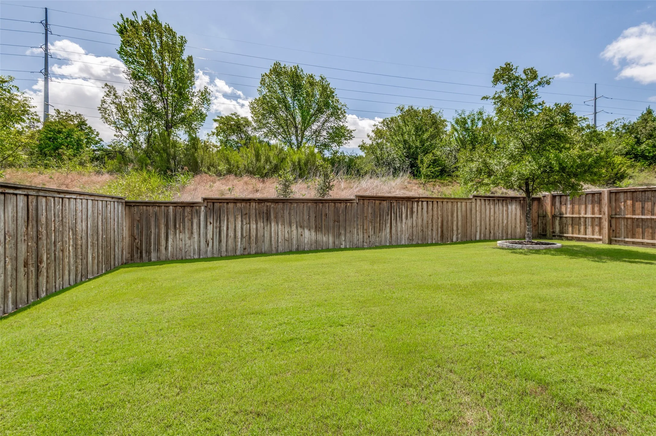 Single Family Residence For Sale in Dallas County , 3584 Hathaway Court, Irving, Texas 75062, 4 Bedroom, 3 Bathroom, 2 Garage spaces, 2,873 Sqft, built in 2017, mls#21349998, Real Estate Agent in Irving, Homes For Sale in Dallas county, Homes For Sale in Irving, Realtor in Irving Texas, Real Estate Brokerage Independent Realty Texas, Luminita Cordes Realtor