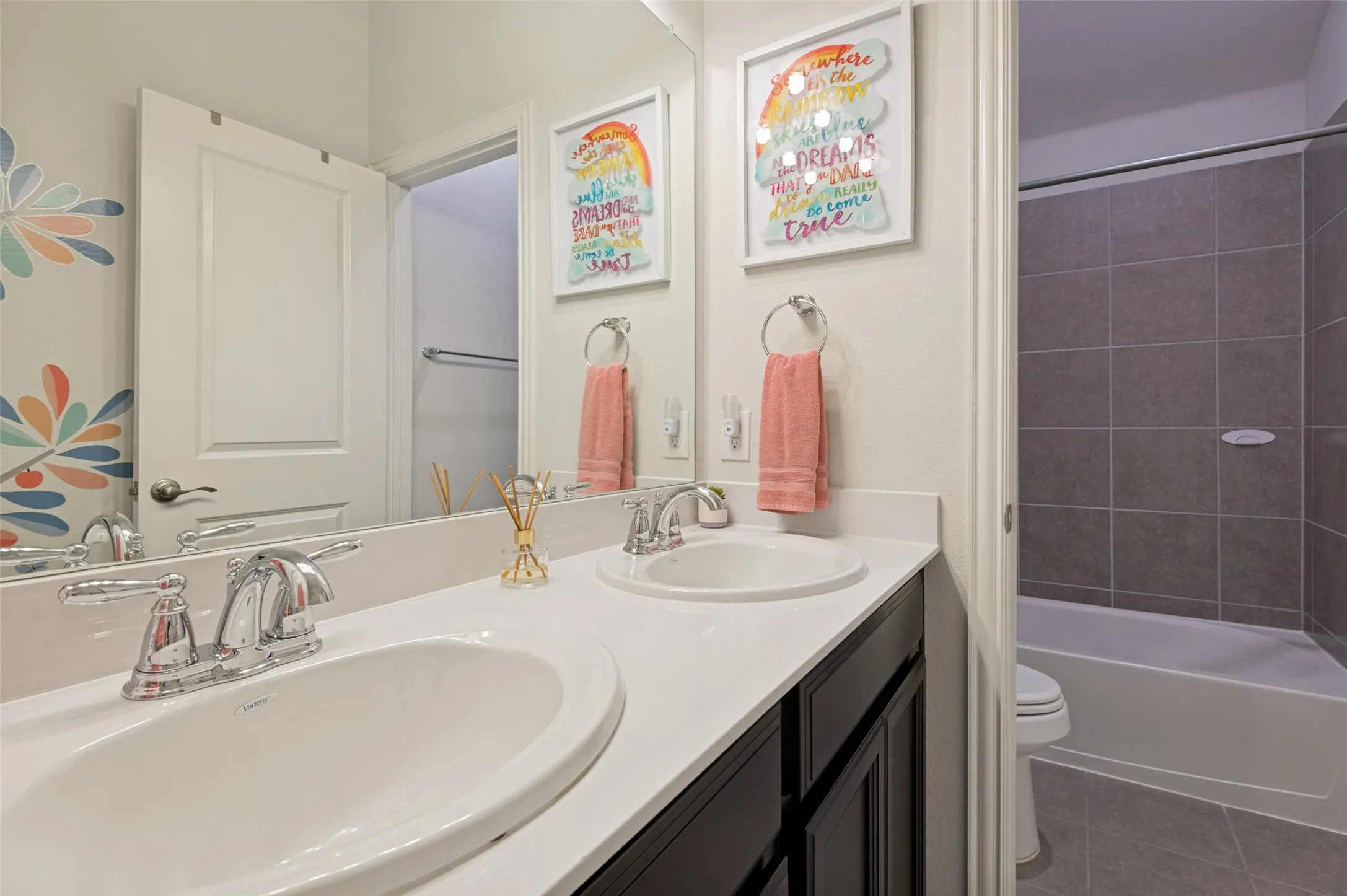 Single Family Residence For Sale in Dallas County , 3584 Hathaway Court, Irving, Texas 75062, 4 Bedroom, 3 Bathroom, 2 Garage spaces, 2,873 Sqft, built in 2017, mls#21349998, Real Estate Agent in Irving, Homes For Sale in Dallas county, Homes For Sale in Irving, Realtor in Irving Texas, Real Estate Brokerage Independent Realty Texas, Luminita Cordes Realtor