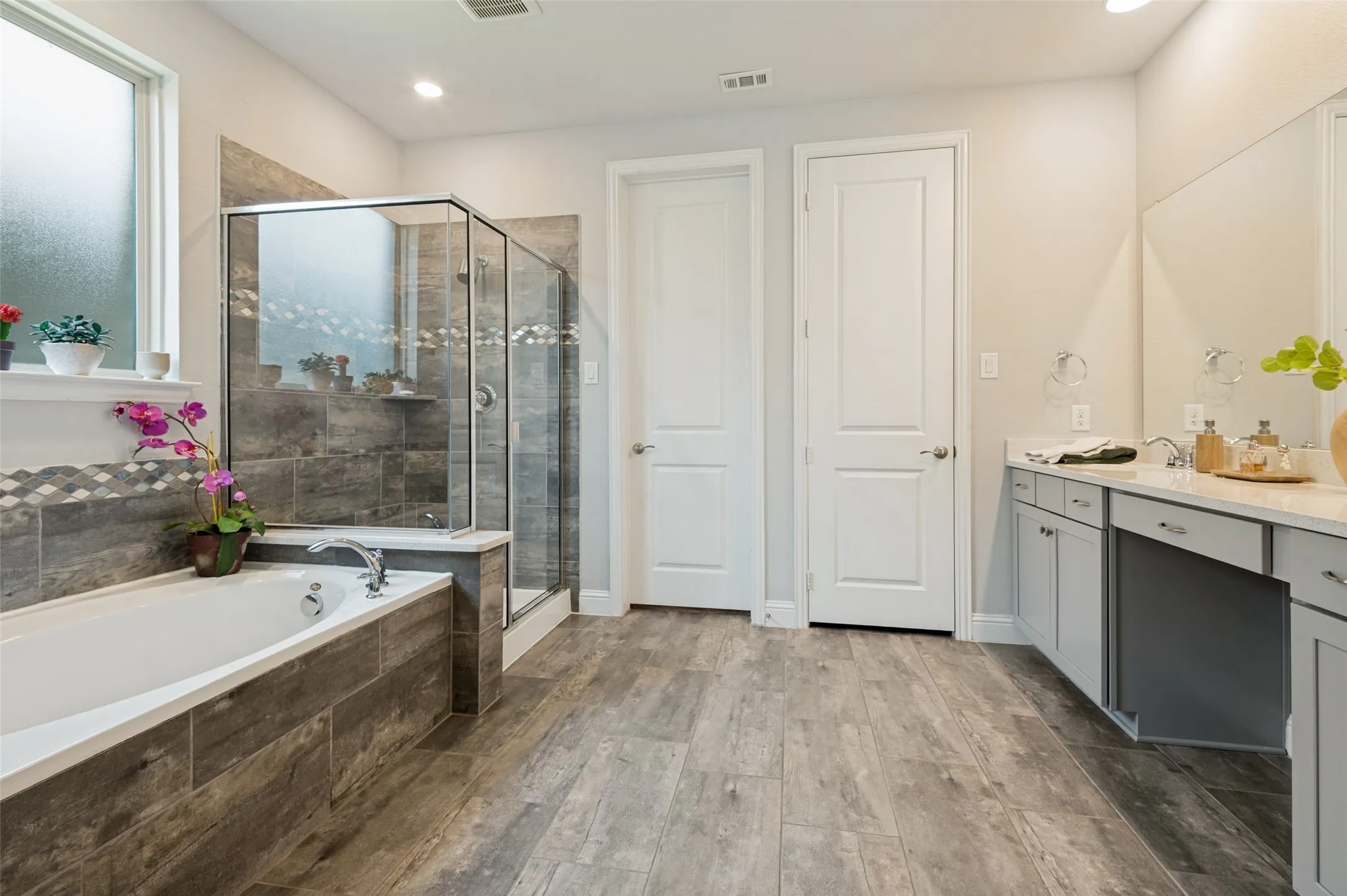 Single Family Residence For Sale in Dallas County , 3584 Hathaway Court, Irving, Texas 75062, 4 Bedroom, 3 Bathroom, 2 Garage spaces, 2,873 Sqft, built in 2017, mls#21349998, Real Estate Agent in Irving, Homes For Sale in Dallas county, Homes For Sale in Irving, Realtor in Irving Texas, Real Estate Brokerage Independent Realty Texas, Luminita Cordes Realtor