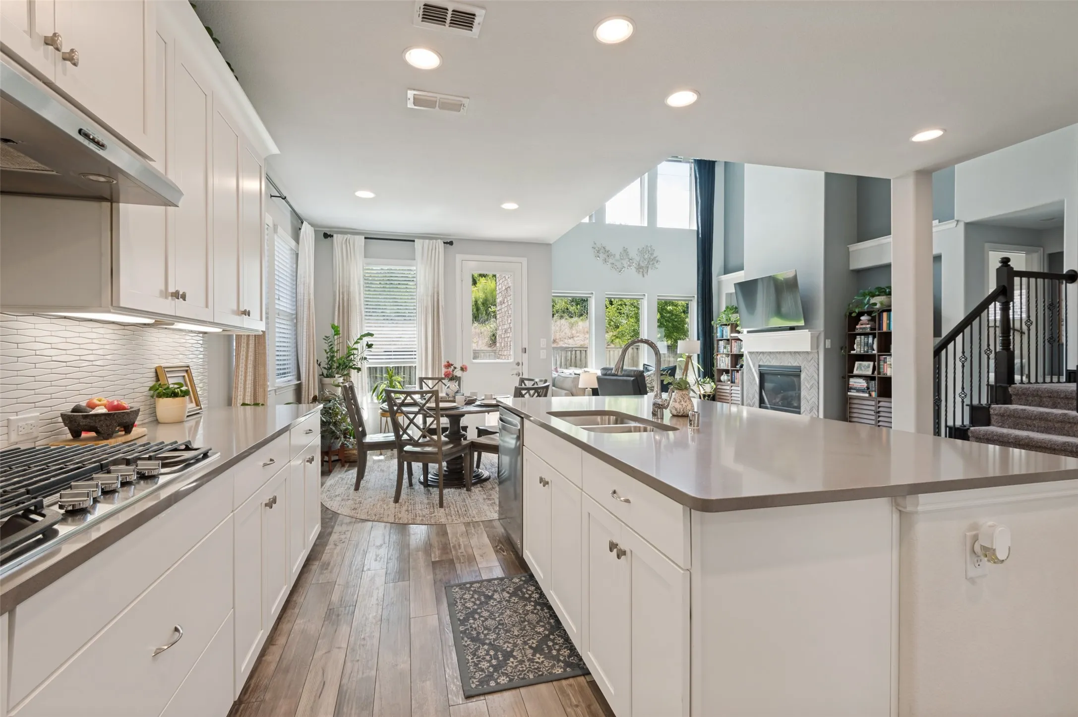 Single Family Residence For Sale in Dallas County , 3584 Hathaway Court, Irving, Texas 75062, 4 Bedroom, 3 Bathroom, 2 Garage spaces, 2,873 Sqft, built in 2017, mls#21349998, Real Estate Agent in Irving, Homes For Sale in Dallas county, Homes For Sale in Irving, Realtor in Irving Texas, Real Estate Brokerage Independent Realty Texas, Luminita Cordes Realtor