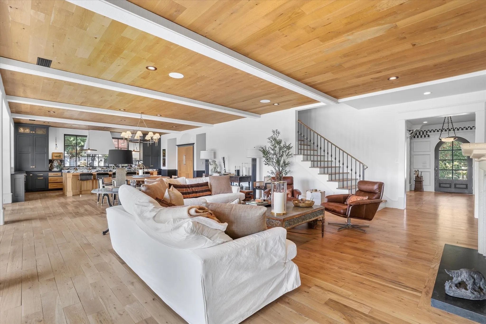 Open, light-filled living spaces designed for both effortless entertaining and comfortable everyday living.