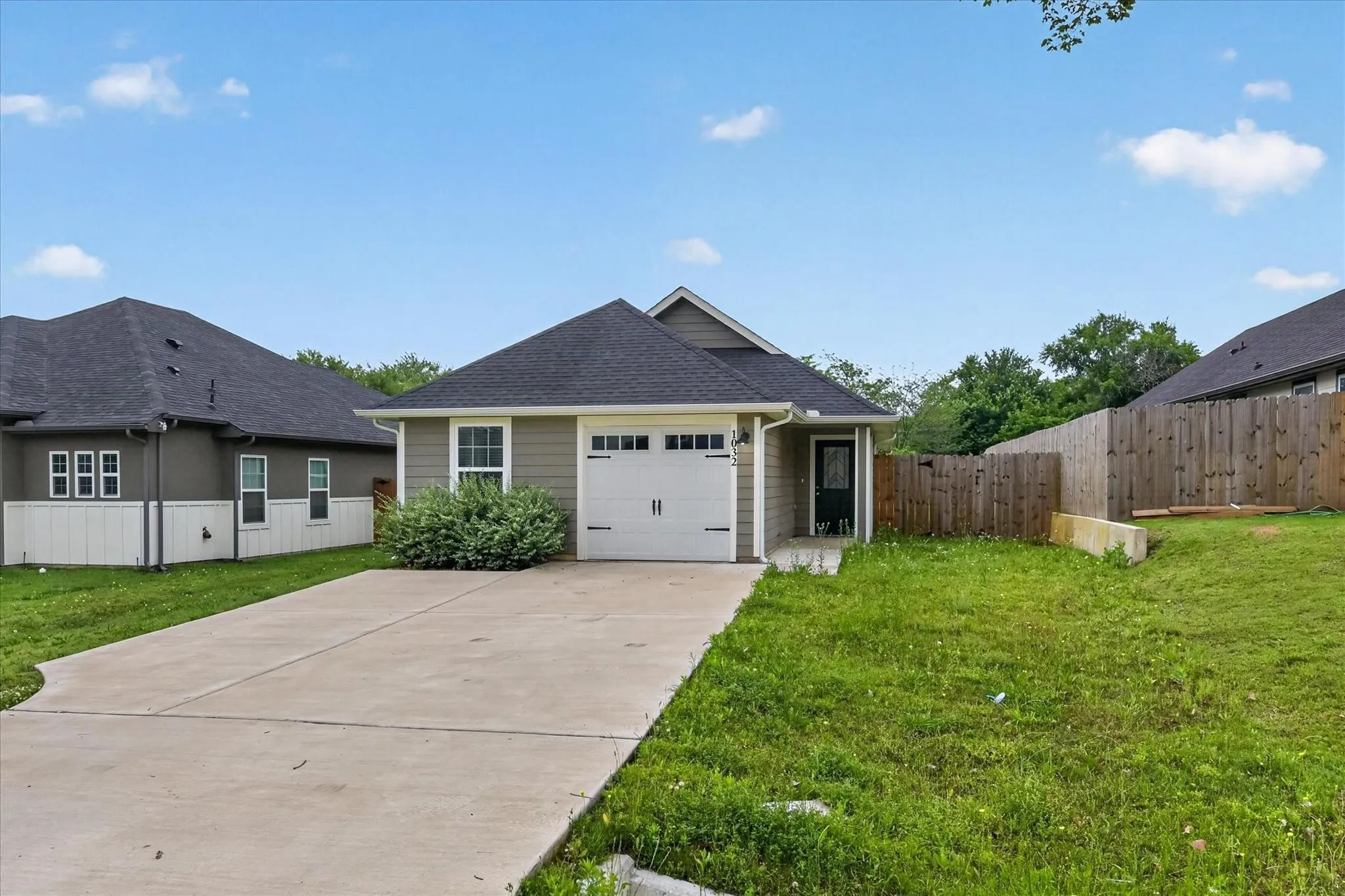 Single Family Residence For Rent in Grayson County , 1032 Ray Drive, Denison, Texas 75020, 3 Bedroom, 2 Bathroom, 1 Garage spaces, 1,248 Sqft, built in 2023, mls#21356620, Real Estate Agent in Denison, Homes For Rent in Grayson county, Homes For Rent in Denison, Realtor in Denison Texas, Real Estate Brokerage Independent Realty Texas, Luminita Cordes Realtor