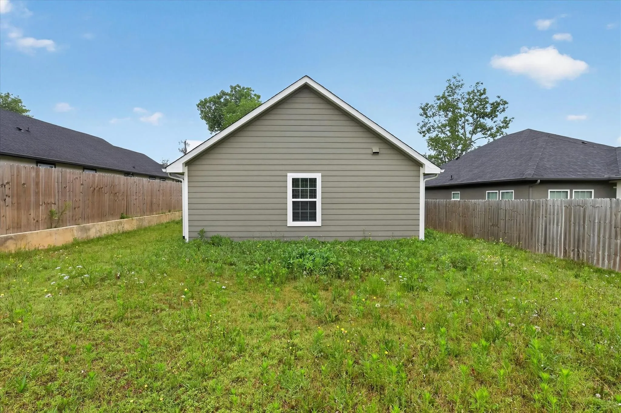 Single Family Residence For Rent in Grayson County , 1032 Ray Drive, Denison, Texas 75020, 3 Bedroom, 2 Bathroom, 1 Garage spaces, 1,248 Sqft, built in 2023, mls#21356620, Real Estate Agent in Denison, Homes For Rent in Grayson county, Homes For Rent in Denison, Realtor in Denison Texas, Real Estate Brokerage Independent Realty Texas, Luminita Cordes Realtor