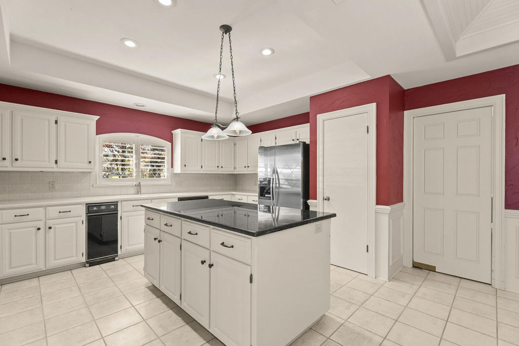 Single Family Residence For Sale in Smith County , 1807 Royal Oak Drive, Tyler, Texas 75703, 4 Bedroom, 3 Bathroom, 3 Garage spaces, 3,362 Sqft, built in 1987, Price $570,000, mls#21300638, Real Estate Agent in Tyler, Homes For Sale in Smith county, Homes For Sale in Tyler, Realtor in Tyler Texas, Real Estate Brokerage Independent Realty Texas, Luminita Cordes Realtor