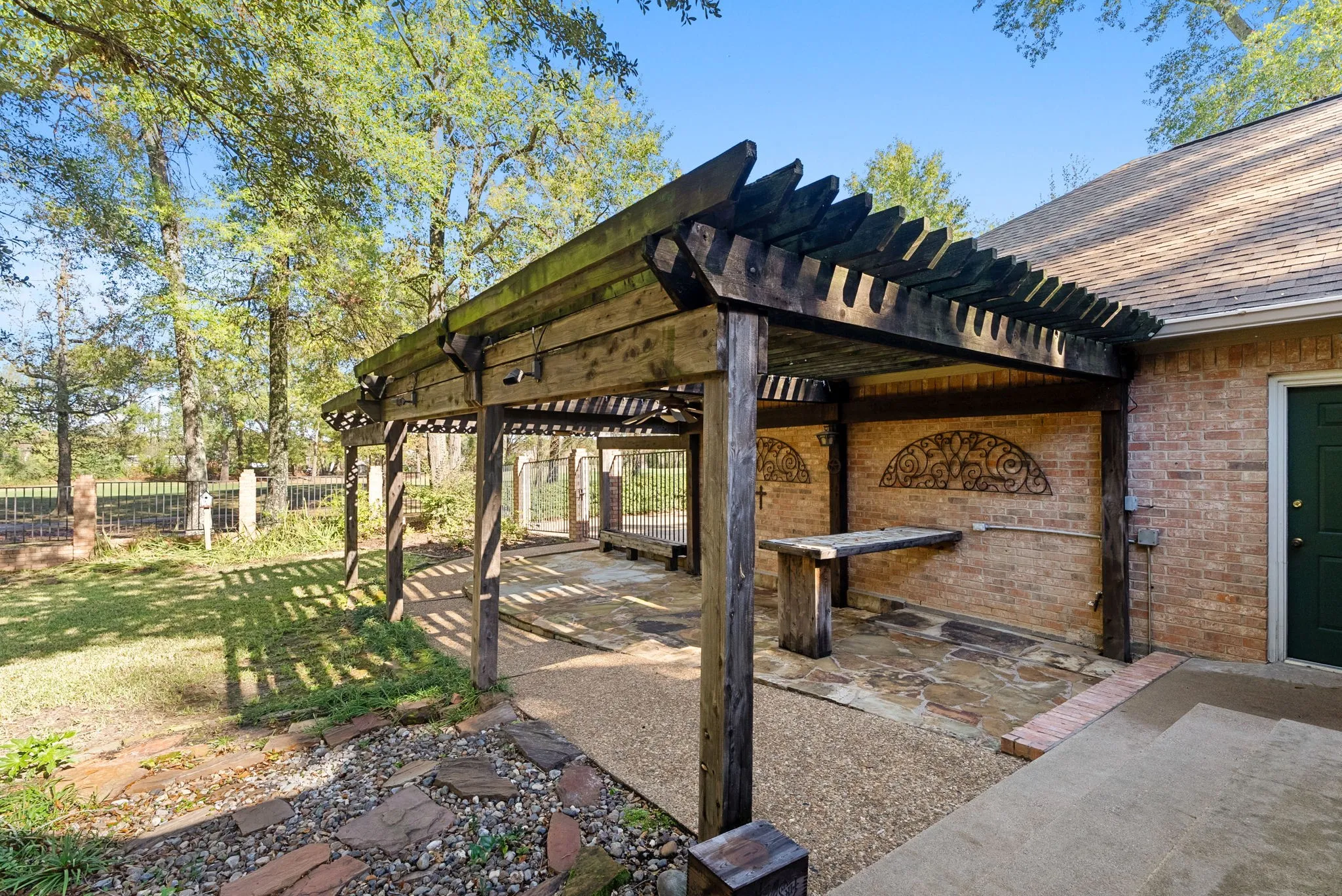 Single Family Residence For Sale in Smith County , 1807 Royal Oak Drive, Tyler, Texas 75703, 4 Bedroom, 3 Bathroom, 3 Garage spaces, 3,362 Sqft, built in 1987, Price $570,000, mls#21300638, Real Estate Agent in Tyler, Homes For Sale in Smith county, Homes For Sale in Tyler, Realtor in Tyler Texas, Real Estate Brokerage Independent Realty Texas, Luminita Cordes Realtor