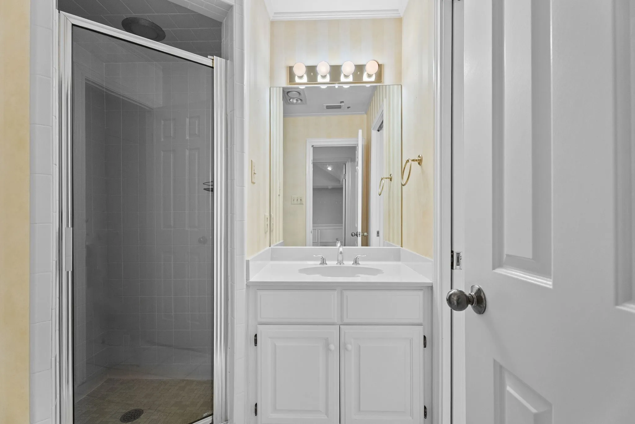 Single Family Residence For Sale in Smith County , 1807 Royal Oak Drive, Tyler, Texas 75703, 4 Bedroom, 3 Bathroom, 3 Garage spaces, 3,362 Sqft, built in 1987, Price $570,000, mls#21300638, Real Estate Agent in Tyler, Homes For Sale in Smith county, Homes For Sale in Tyler, Realtor in Tyler Texas, Real Estate Brokerage Independent Realty Texas, Luminita Cordes Realtor