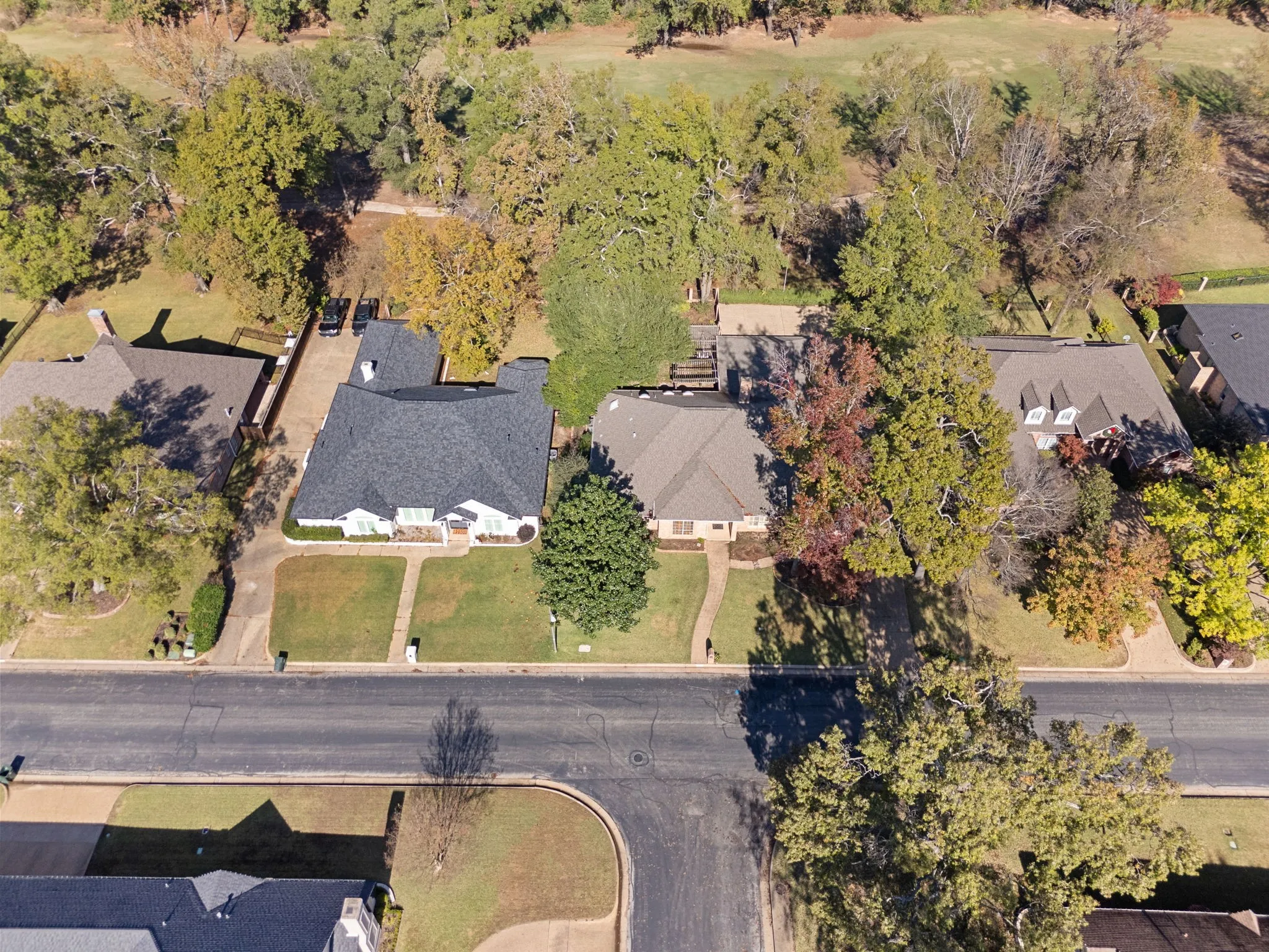 Single Family Residence For Sale in Smith County , 1807 Royal Oak Drive, Tyler, Texas 75703, 4 Bedroom, 3 Bathroom, 3 Garage spaces, 3,362 Sqft, built in 1987, Price $570,000, mls#21300638, Real Estate Agent in Tyler, Homes For Sale in Smith county, Homes For Sale in Tyler, Realtor in Tyler Texas, Real Estate Brokerage Independent Realty Texas, Luminita Cordes Realtor
