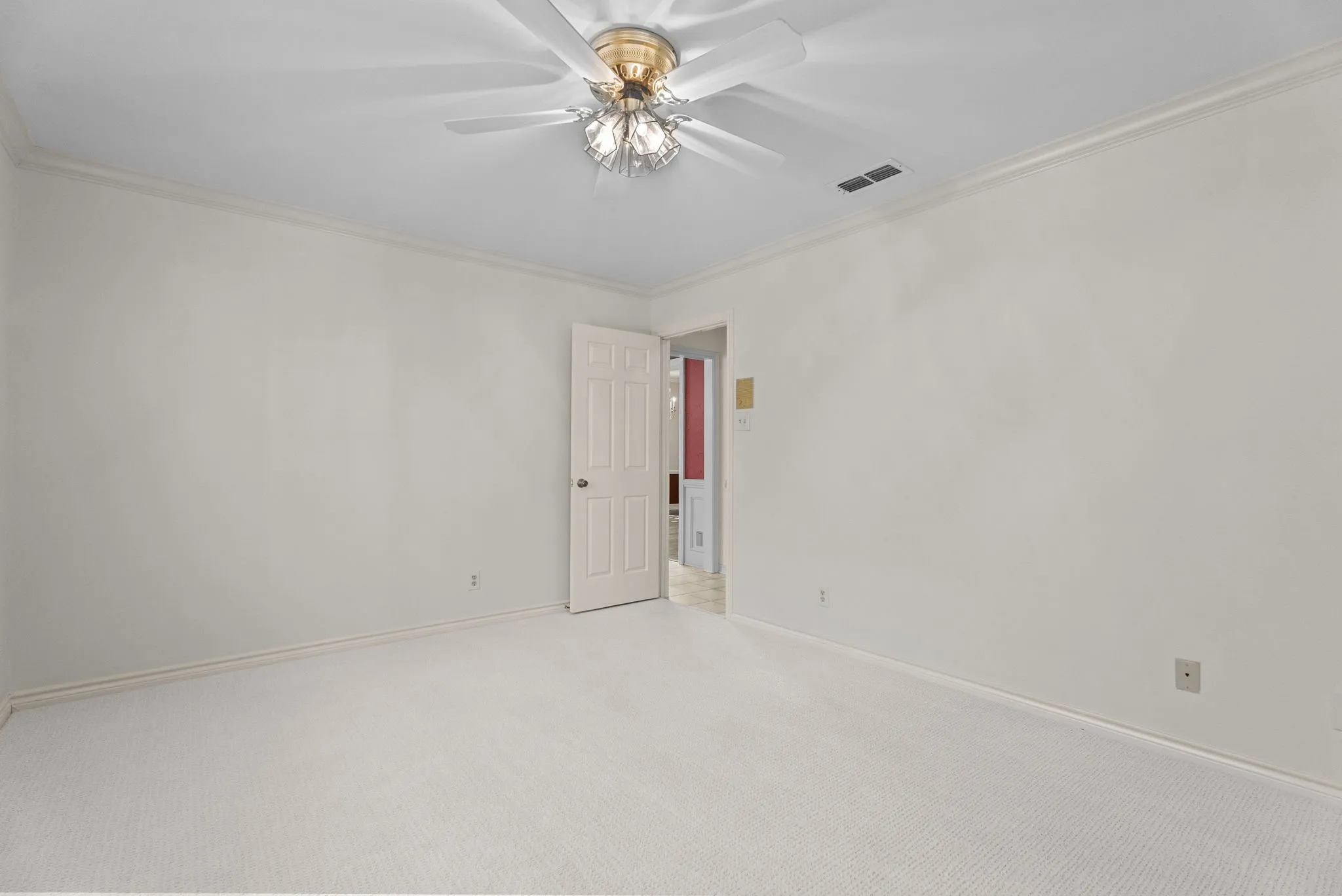 Single Family Residence For Sale in Smith County , 1807 Royal Oak Drive, Tyler, Texas 75703, 4 Bedroom, 3 Bathroom, 3 Garage spaces, 3,362 Sqft, built in 1987, Price $570,000, mls#21300638, Real Estate Agent in Tyler, Homes For Sale in Smith county, Homes For Sale in Tyler, Realtor in Tyler Texas, Real Estate Brokerage Independent Realty Texas, Luminita Cordes Realtor
