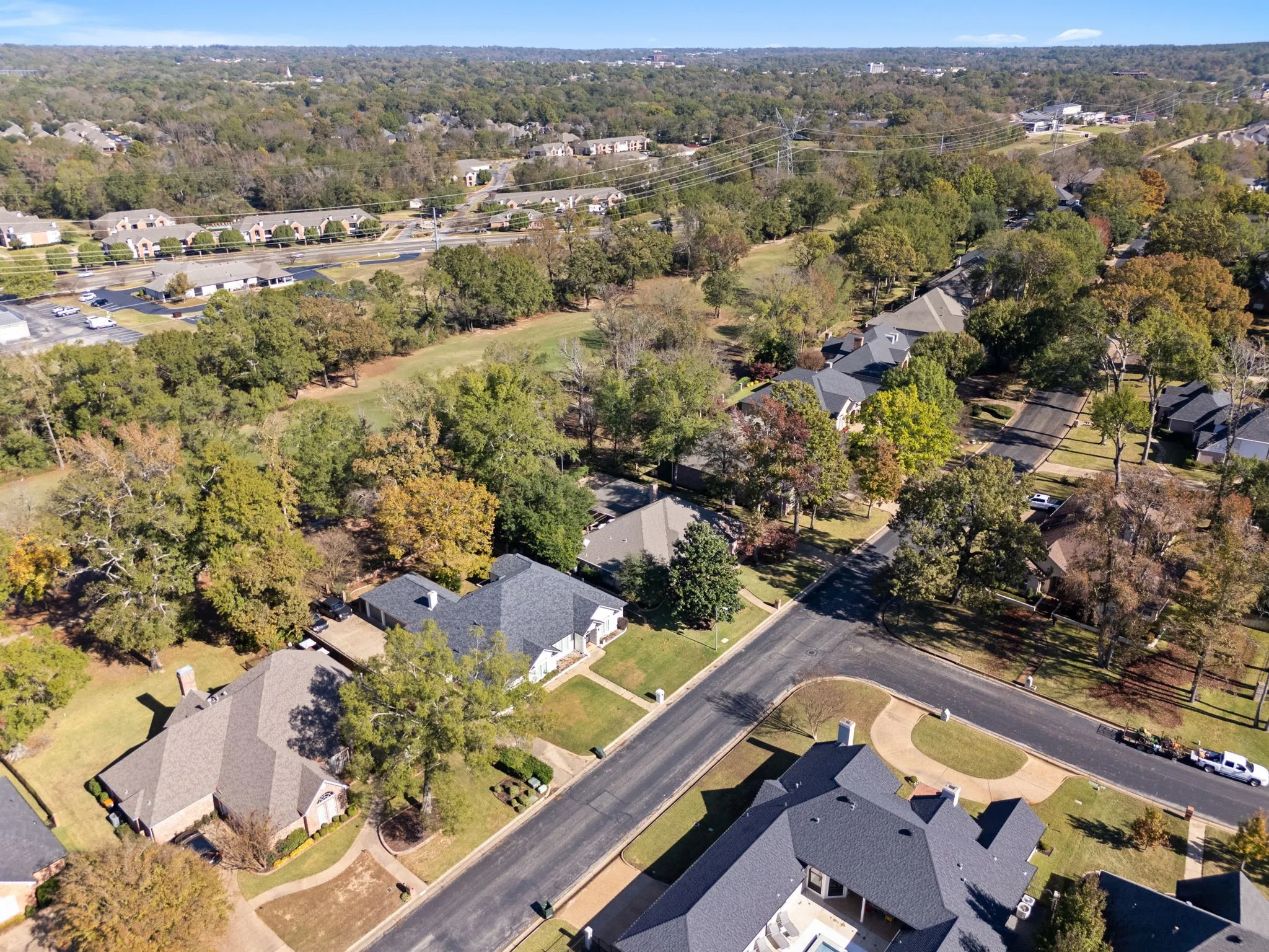 Single Family Residence For Sale in Smith County , 1807 Royal Oak Drive, Tyler, Texas 75703, 4 Bedroom, 3 Bathroom, 3 Garage spaces, 3,362 Sqft, built in 1987, Price $570,000, mls#21300638, Real Estate Agent in Tyler, Homes For Sale in Smith county, Homes For Sale in Tyler, Realtor in Tyler Texas, Real Estate Brokerage Independent Realty Texas, Luminita Cordes Realtor