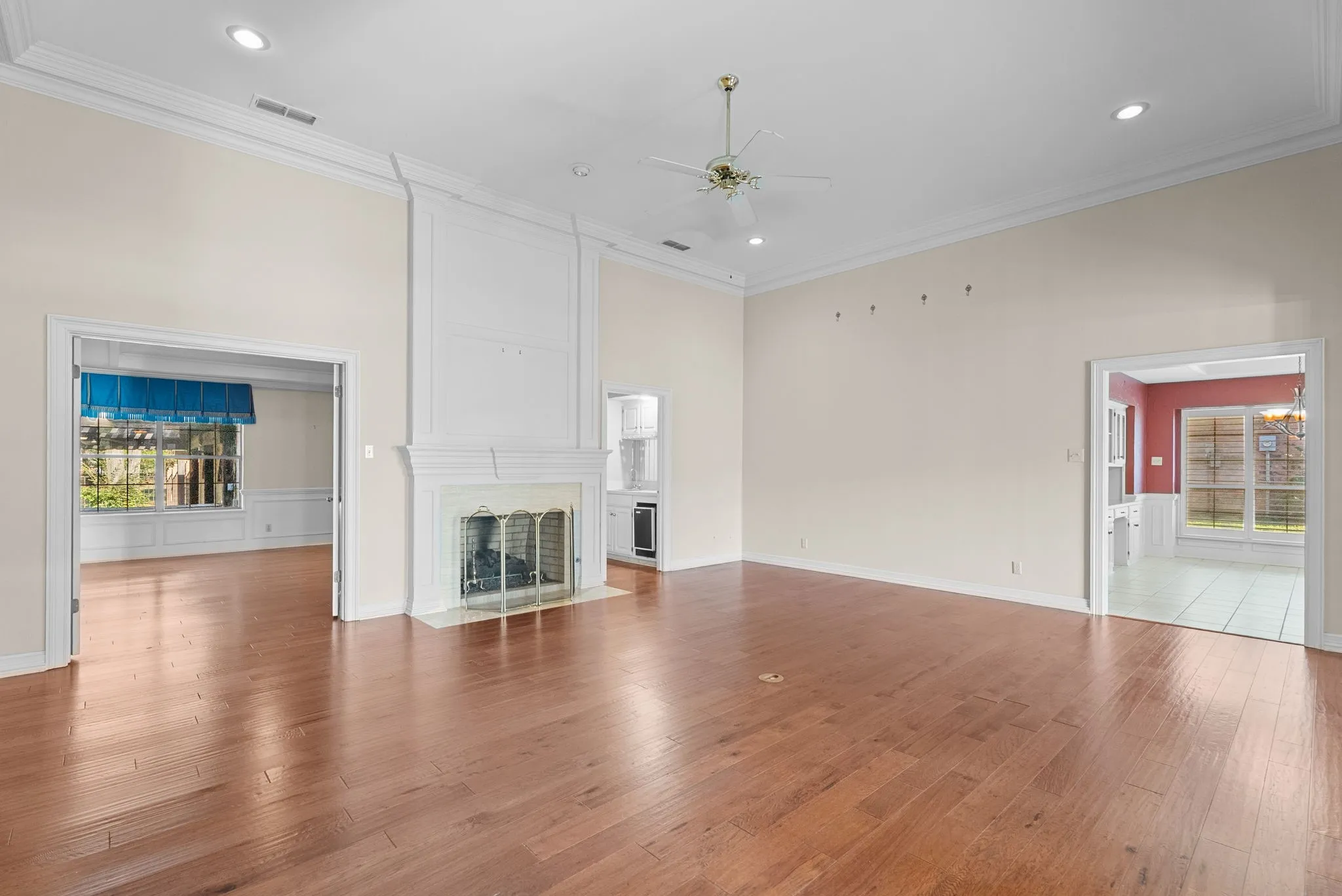 Single Family Residence For Sale in Smith County , 1807 Royal Oak Drive, Tyler, Texas 75703, 4 Bedroom, 3 Bathroom, 3 Garage spaces, 3,362 Sqft, built in 1987, Price $570,000, mls#21300638, Real Estate Agent in Tyler, Homes For Sale in Smith county, Homes For Sale in Tyler, Realtor in Tyler Texas, Real Estate Brokerage Independent Realty Texas, Luminita Cordes Realtor