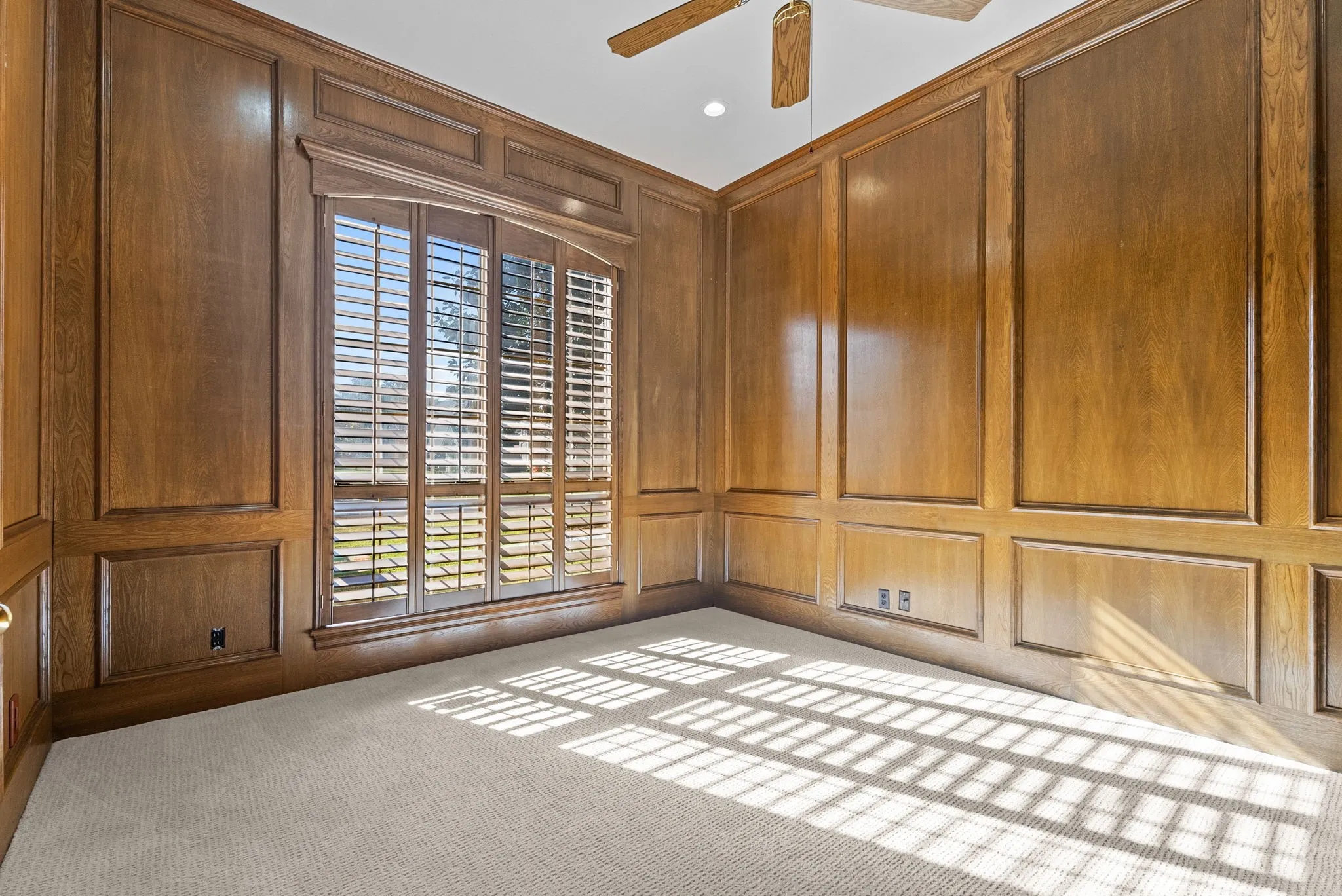 Single Family Residence For Sale in Smith County , 1807 Royal Oak Drive, Tyler, Texas 75703, 4 Bedroom, 3 Bathroom, 3 Garage spaces, 3,362 Sqft, built in 1987, Price $570,000, mls#21300638, Real Estate Agent in Tyler, Homes For Sale in Smith county, Homes For Sale in Tyler, Realtor in Tyler Texas, Real Estate Brokerage Independent Realty Texas, Luminita Cordes Realtor