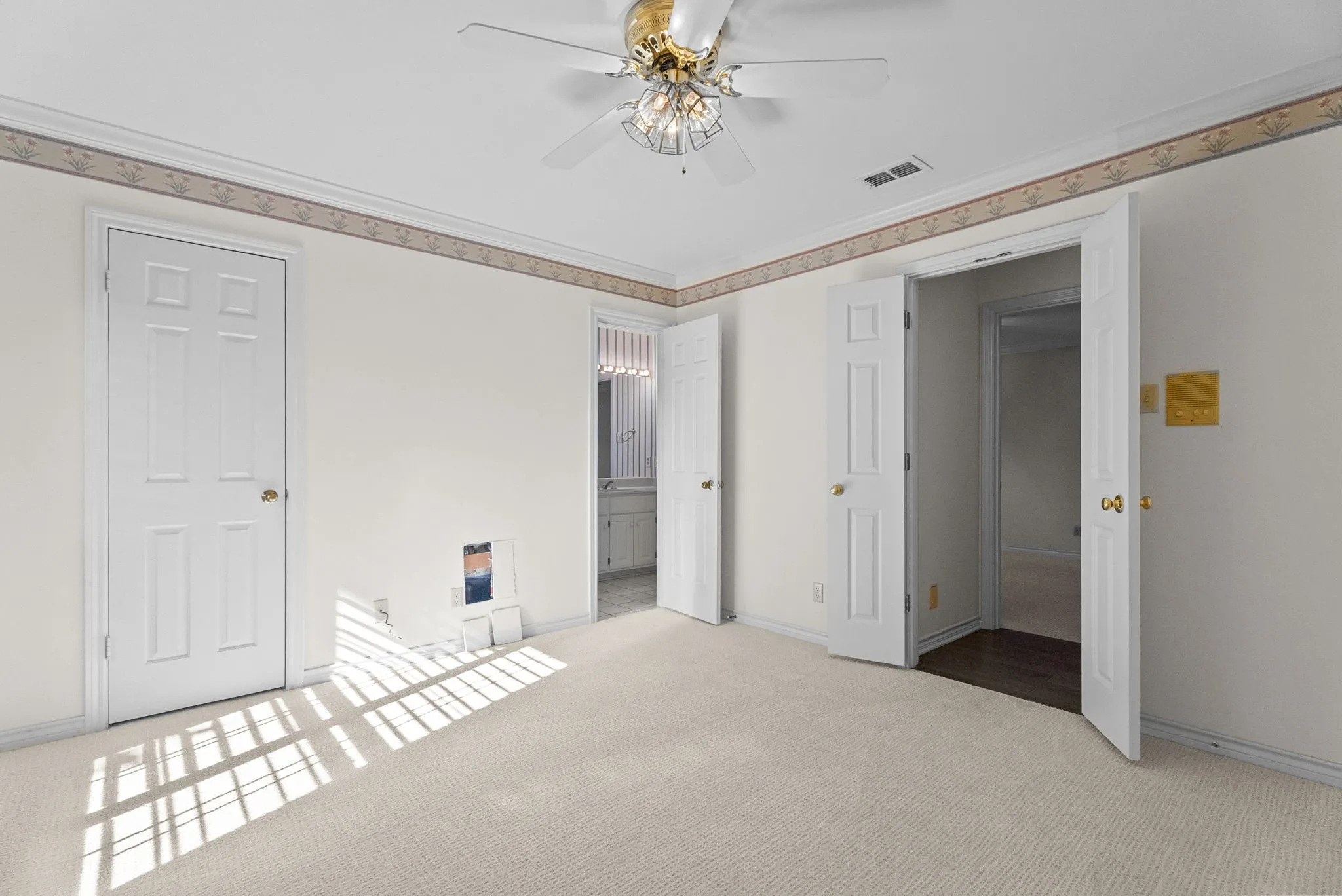 Single Family Residence For Sale in Smith County , 1807 Royal Oak Drive, Tyler, Texas 75703, 4 Bedroom, 3 Bathroom, 3 Garage spaces, 3,362 Sqft, built in 1987, Price $570,000, mls#21300638, Real Estate Agent in Tyler, Homes For Sale in Smith county, Homes For Sale in Tyler, Realtor in Tyler Texas, Real Estate Brokerage Independent Realty Texas, Luminita Cordes Realtor