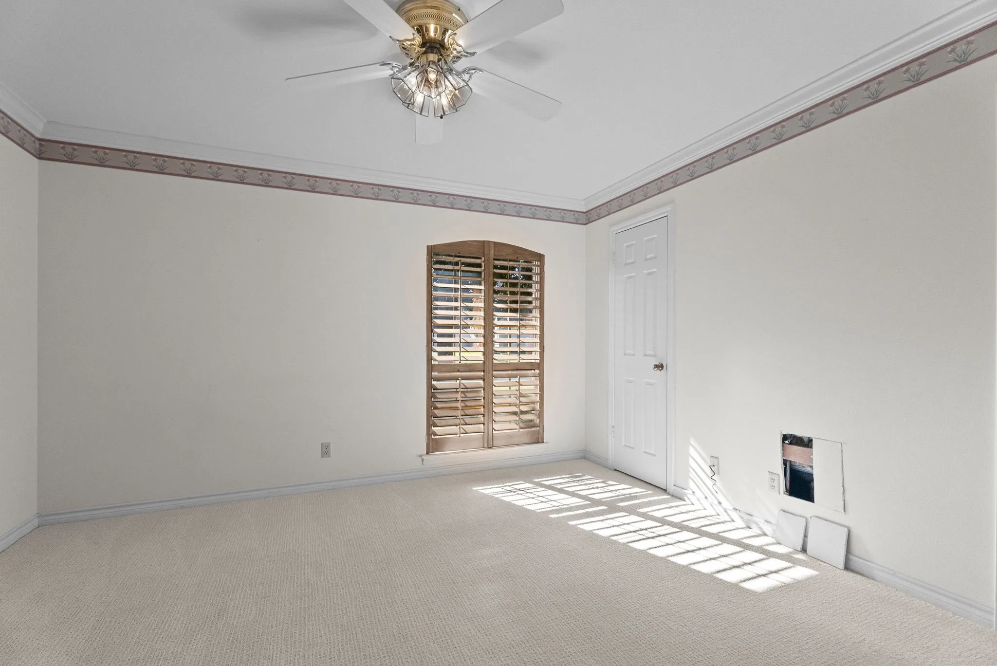 Single Family Residence For Sale in Smith County , 1807 Royal Oak Drive, Tyler, Texas 75703, 4 Bedroom, 3 Bathroom, 3 Garage spaces, 3,362 Sqft, built in 1987, Price $570,000, mls#21300638, Real Estate Agent in Tyler, Homes For Sale in Smith county, Homes For Sale in Tyler, Realtor in Tyler Texas, Real Estate Brokerage Independent Realty Texas, Luminita Cordes Realtor