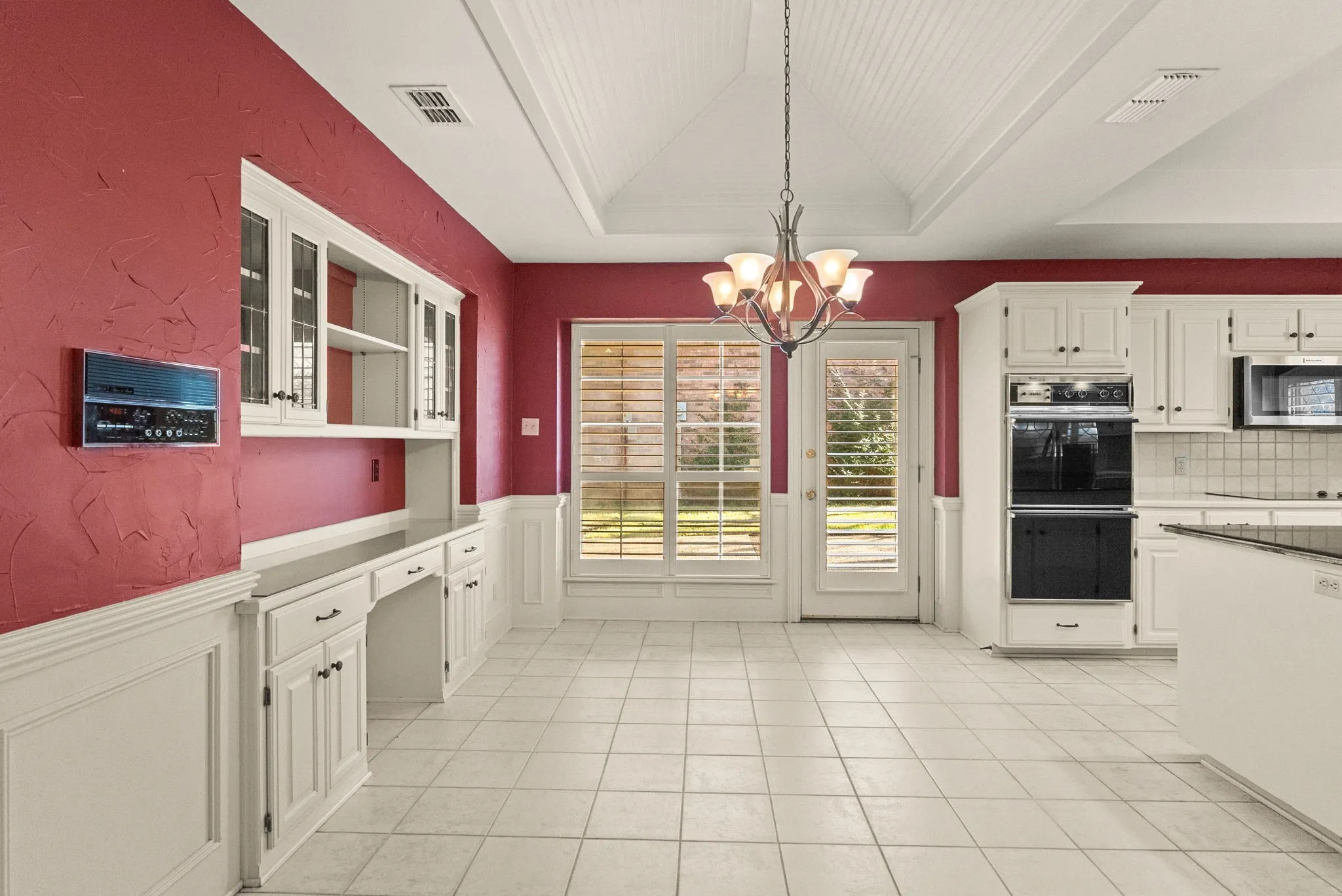 Single Family Residence For Sale in Smith County , 1807 Royal Oak Drive, Tyler, Texas 75703, 4 Bedroom, 3 Bathroom, 3 Garage spaces, 3,362 Sqft, built in 1987, Price $570,000, mls#21300638, Real Estate Agent in Tyler, Homes For Sale in Smith county, Homes For Sale in Tyler, Realtor in Tyler Texas, Real Estate Brokerage Independent Realty Texas, Luminita Cordes Realtor