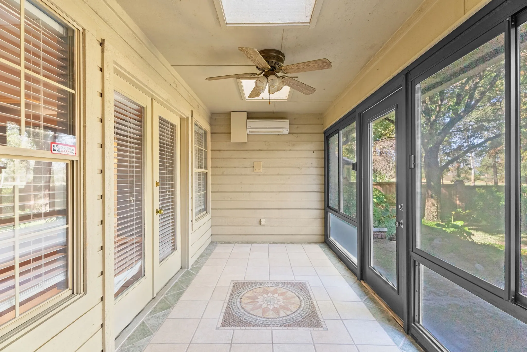 Single Family Residence For Sale in Smith County , 1807 Royal Oak Drive, Tyler, Texas 75703, 4 Bedroom, 3 Bathroom, 3 Garage spaces, 3,362 Sqft, built in 1987, Price $570,000, mls#21300638, Real Estate Agent in Tyler, Homes For Sale in Smith county, Homes For Sale in Tyler, Realtor in Tyler Texas, Real Estate Brokerage Independent Realty Texas, Luminita Cordes Realtor