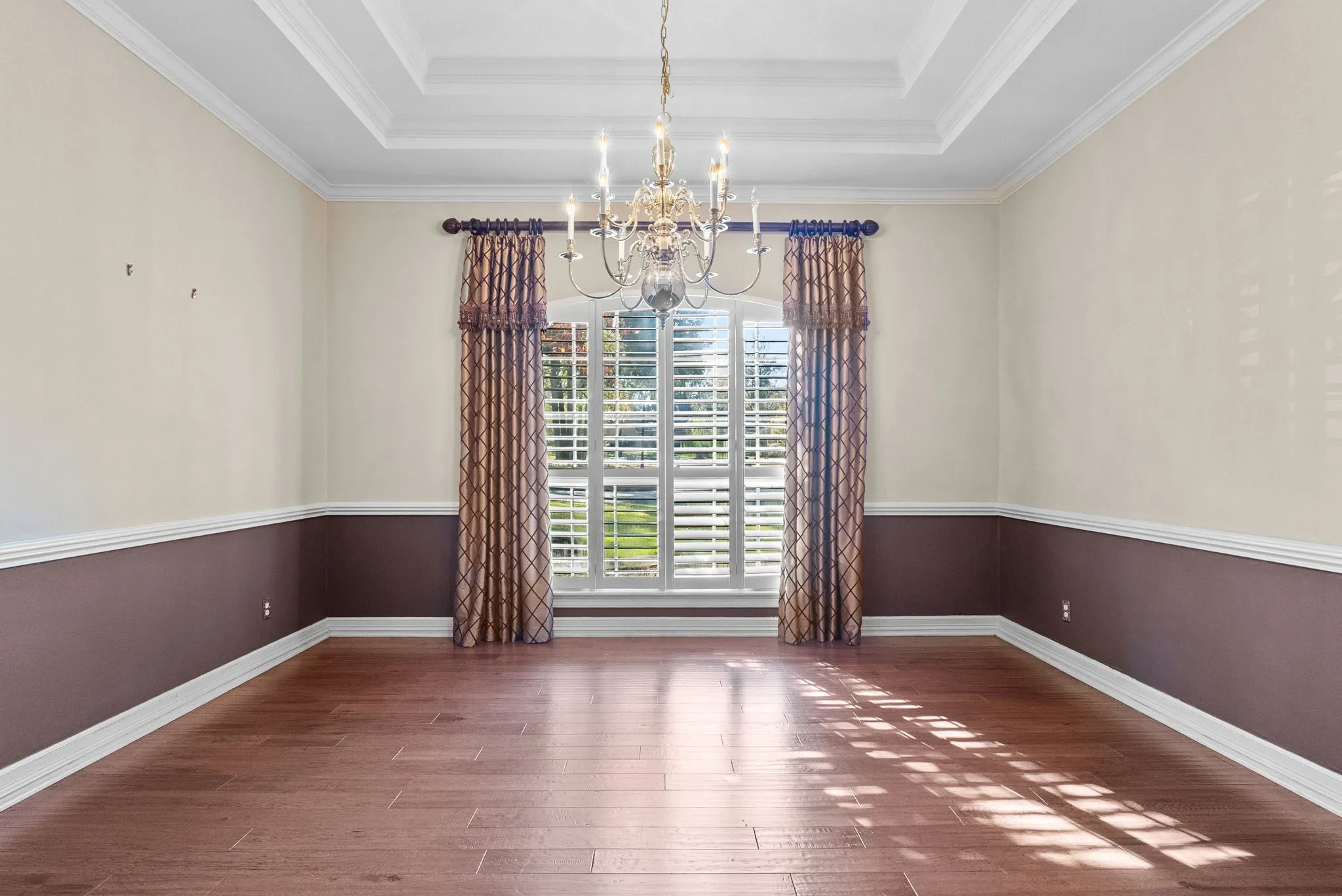 Single Family Residence For Sale in Smith County , 1807 Royal Oak Drive, Tyler, Texas 75703, 4 Bedroom, 3 Bathroom, 3 Garage spaces, 3,362 Sqft, built in 1987, Price $570,000, mls#21300638, Real Estate Agent in Tyler, Homes For Sale in Smith county, Homes For Sale in Tyler, Realtor in Tyler Texas, Real Estate Brokerage Independent Realty Texas, Luminita Cordes Realtor
