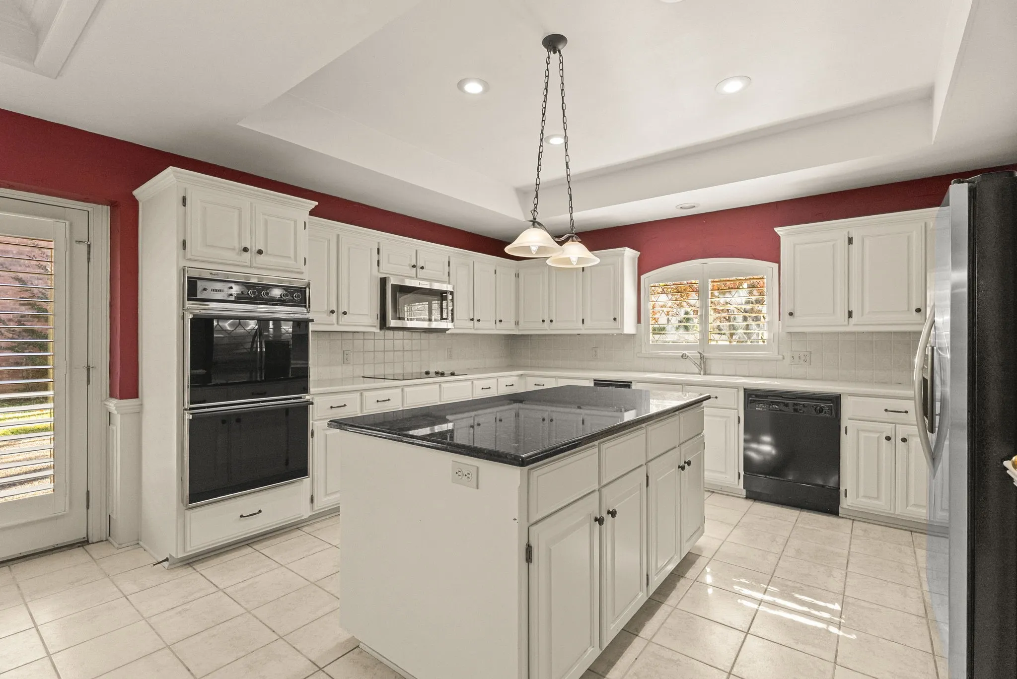 Single Family Residence For Sale in Smith County , 1807 Royal Oak Drive, Tyler, Texas 75703, 4 Bedroom, 3 Bathroom, 3 Garage spaces, 3,362 Sqft, built in 1987, Price $570,000, mls#21300638, Real Estate Agent in Tyler, Homes For Sale in Smith county, Homes For Sale in Tyler, Realtor in Tyler Texas, Real Estate Brokerage Independent Realty Texas, Luminita Cordes Realtor