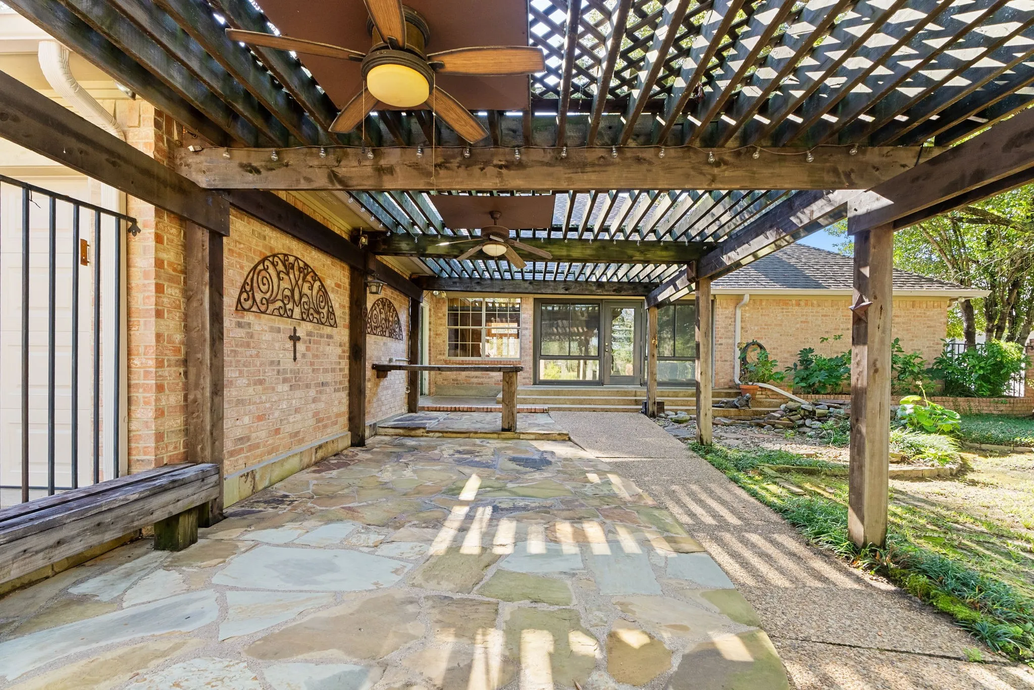 Single Family Residence For Sale in Smith County , 1807 Royal Oak Drive, Tyler, Texas 75703, 4 Bedroom, 3 Bathroom, 3 Garage spaces, 3,362 Sqft, built in 1987, Price $570,000, mls#21300638, Real Estate Agent in Tyler, Homes For Sale in Smith county, Homes For Sale in Tyler, Realtor in Tyler Texas, Real Estate Brokerage Independent Realty Texas, Luminita Cordes Realtor