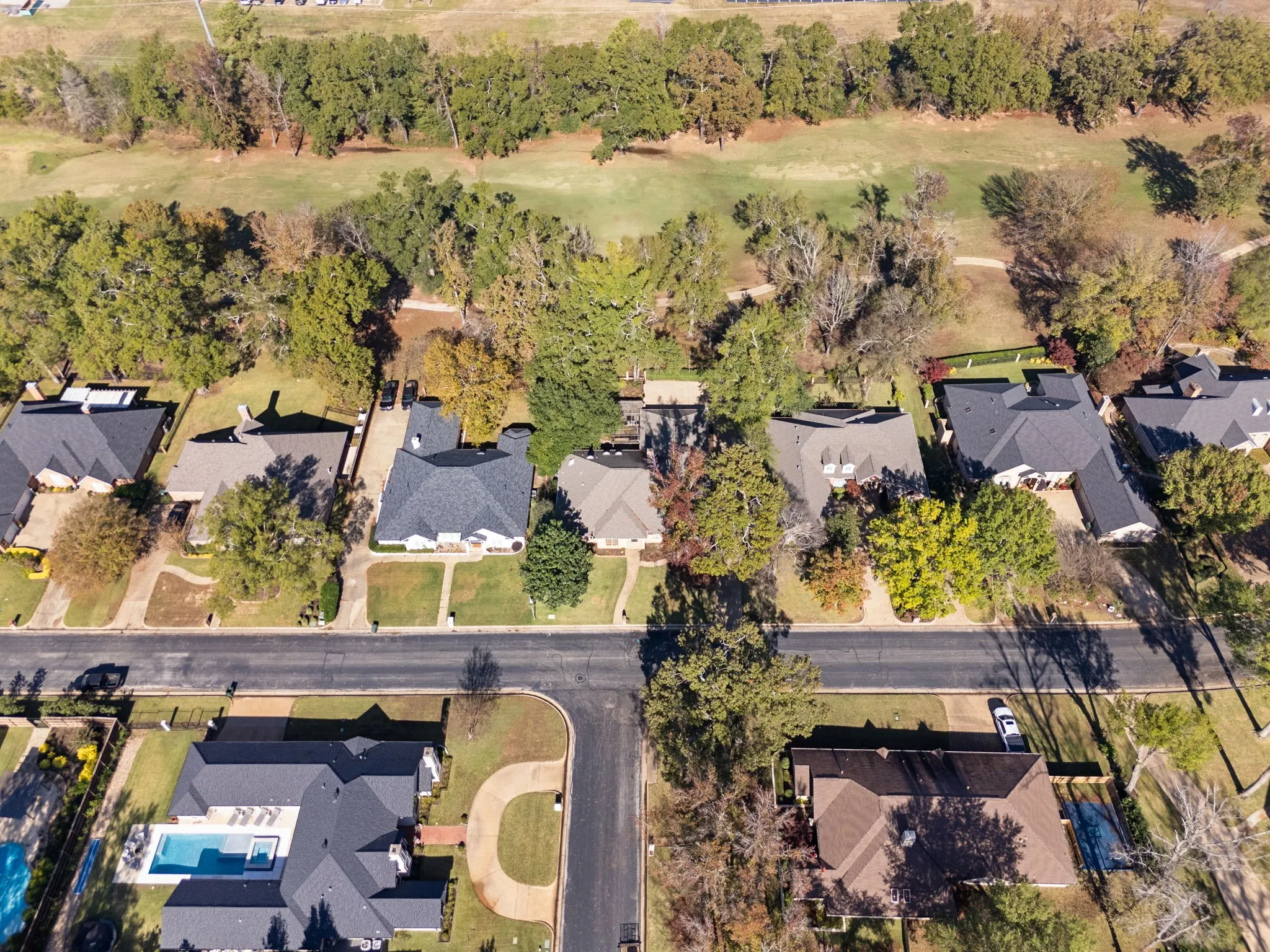 Single Family Residence For Sale in Smith County , 1807 Royal Oak Drive, Tyler, Texas 75703, 4 Bedroom, 3 Bathroom, 3 Garage spaces, 3,362 Sqft, built in 1987, Price $570,000, mls#21300638, Real Estate Agent in Tyler, Homes For Sale in Smith county, Homes For Sale in Tyler, Realtor in Tyler Texas, Real Estate Brokerage Independent Realty Texas, Luminita Cordes Realtor