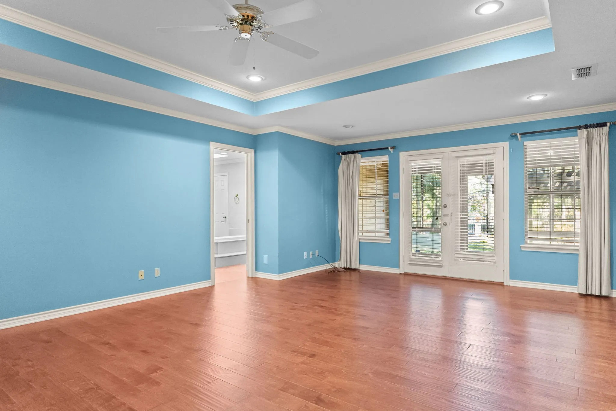 Single Family Residence For Sale in Smith County , 1807 Royal Oak Drive, Tyler, Texas 75703, 4 Bedroom, 3 Bathroom, 3 Garage spaces, 3,362 Sqft, built in 1987, Price $570,000, mls#21300638, Real Estate Agent in Tyler, Homes For Sale in Smith county, Homes For Sale in Tyler, Realtor in Tyler Texas, Real Estate Brokerage Independent Realty Texas, Luminita Cordes Realtor