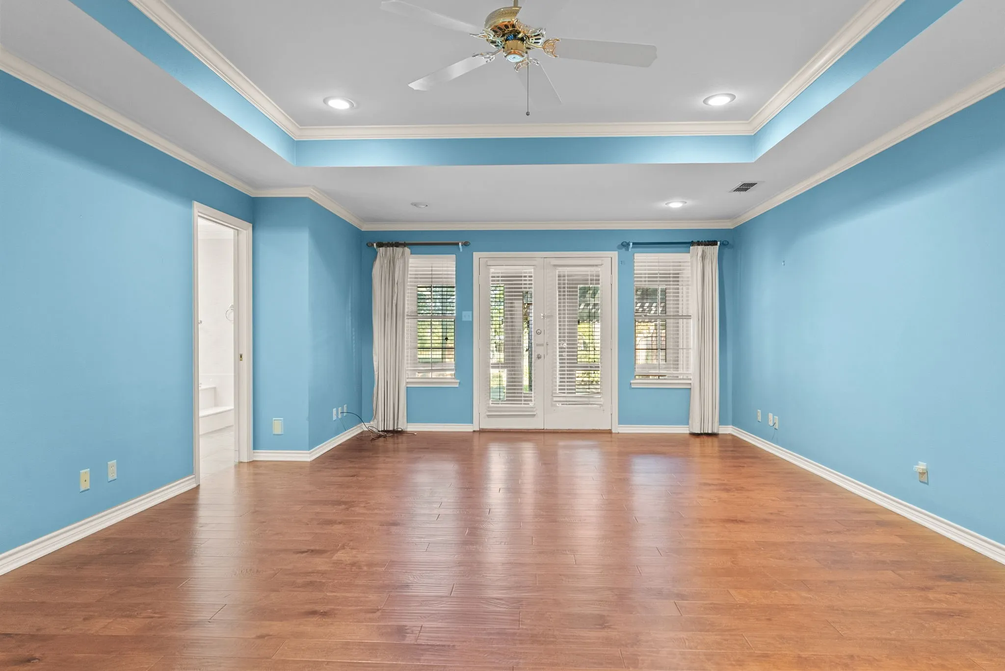 Single Family Residence For Sale in Smith County , 1807 Royal Oak Drive, Tyler, Texas 75703, 4 Bedroom, 3 Bathroom, 3 Garage spaces, 3,362 Sqft, built in 1987, Price $570,000, mls#21300638, Real Estate Agent in Tyler, Homes For Sale in Smith county, Homes For Sale in Tyler, Realtor in Tyler Texas, Real Estate Brokerage Independent Realty Texas, Luminita Cordes Realtor