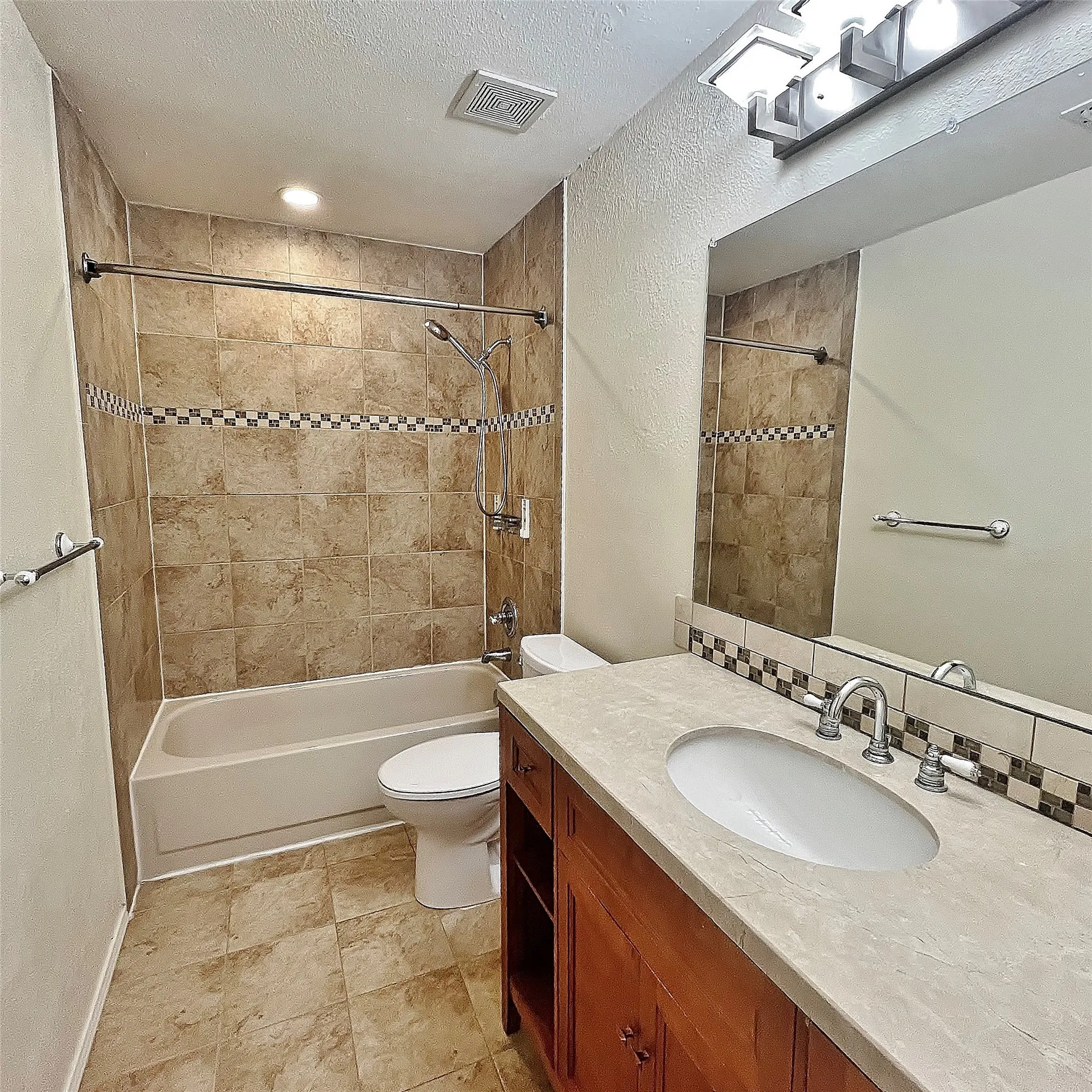 Single Family Residence For Rent in Tarrant County , 4808 Waxwing Drive, Arlington, Texas 76018, 3 Bedroom, 2 Bathroom, 2 Garage spaces, 1,357 Sqft, built in 1985, mls#21356627, Real Estate Agent in Arlington, Homes For Rent in Tarrant county, Homes For Rent in Arlington, Realtor in Arlington Texas, Real Estate Brokerage Independent Realty Texas, Luminita Cordes Realtor