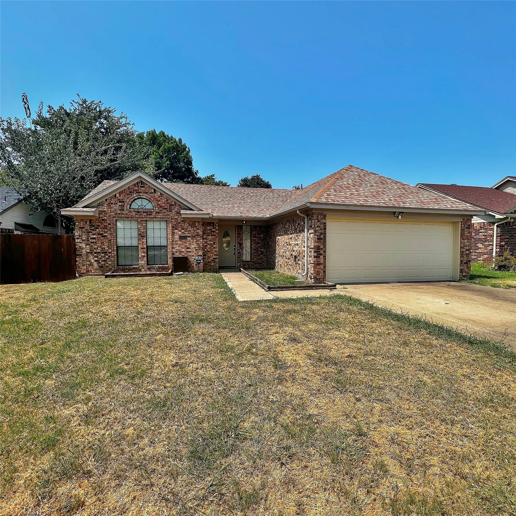 Single Family Residence For Rent in Tarrant County , 4808 Waxwing Drive, Arlington, Texas 76018, 3 Bedroom, 2 Bathroom, 2 Garage spaces, 1,357 Sqft, built in 1985, mls#21356627, Real Estate Agent in Arlington, Homes For Rent in Tarrant county, Homes For Rent in Arlington, Realtor in Arlington Texas, Real Estate Brokerage Independent Realty Texas, Luminita Cordes Realtor
