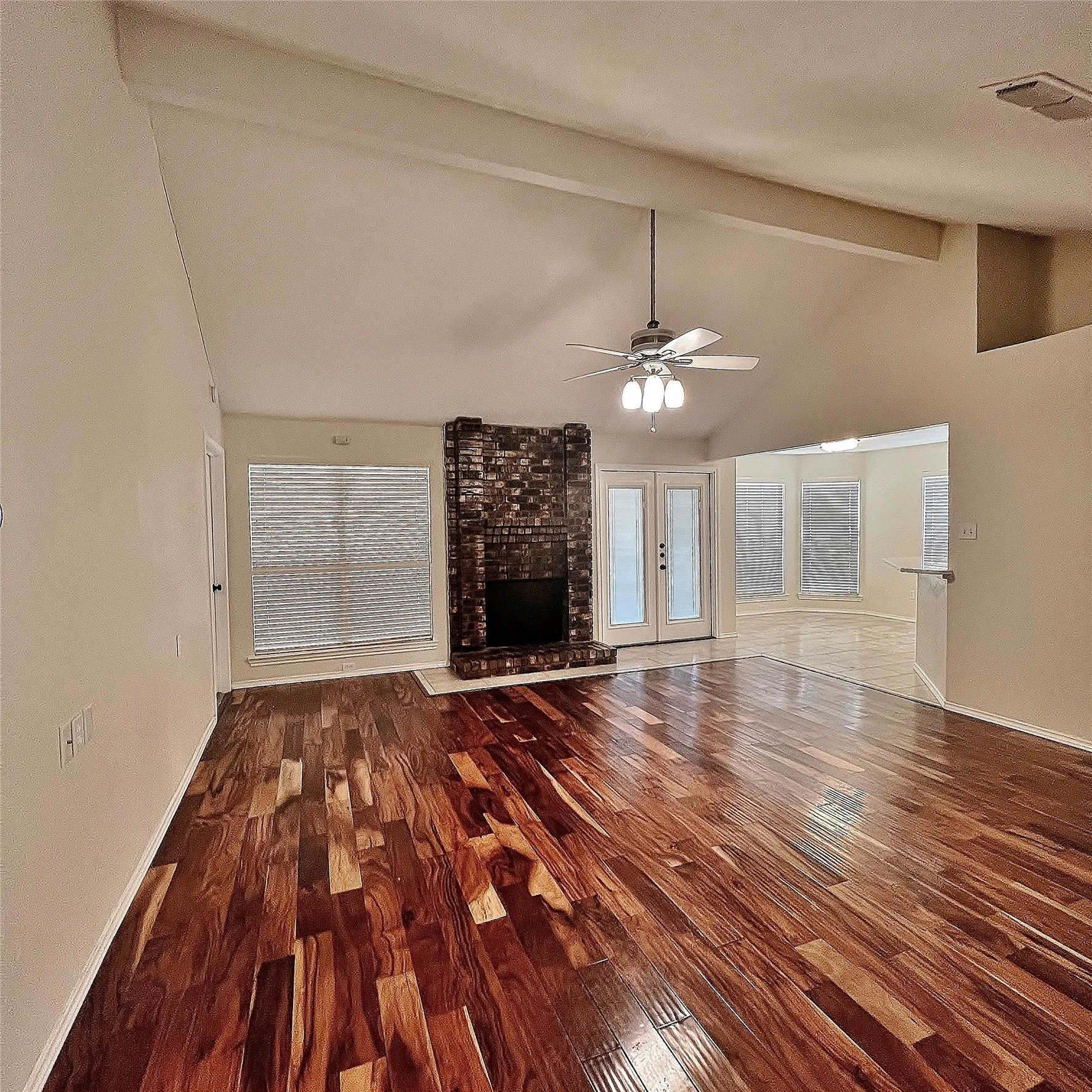 Single Family Residence For Rent in Tarrant County , 4808 Waxwing Drive, Arlington, Texas 76018, 3 Bedroom, 2 Bathroom, 2 Garage spaces, 1,357 Sqft, built in 1985, mls#21356627, Real Estate Agent in Arlington, Homes For Rent in Tarrant county, Homes For Rent in Arlington, Realtor in Arlington Texas, Real Estate Brokerage Independent Realty Texas, Luminita Cordes Realtor