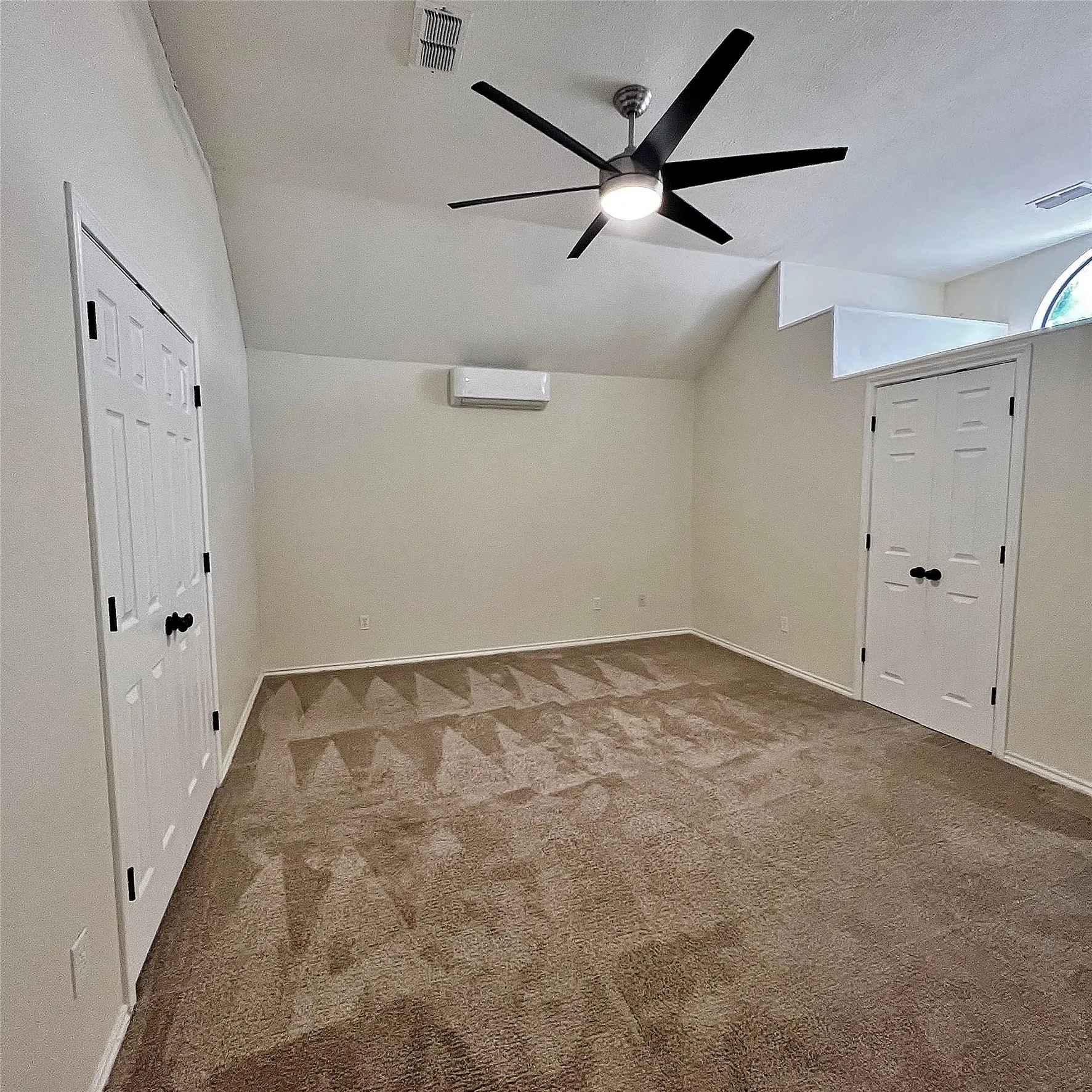 Single Family Residence For Rent in Tarrant County , 4808 Waxwing Drive, Arlington, Texas 76018, 3 Bedroom, 2 Bathroom, 2 Garage spaces, 1,357 Sqft, built in 1985, mls#21356627, Real Estate Agent in Arlington, Homes For Rent in Tarrant county, Homes For Rent in Arlington, Realtor in Arlington Texas, Real Estate Brokerage Independent Realty Texas, Luminita Cordes Realtor