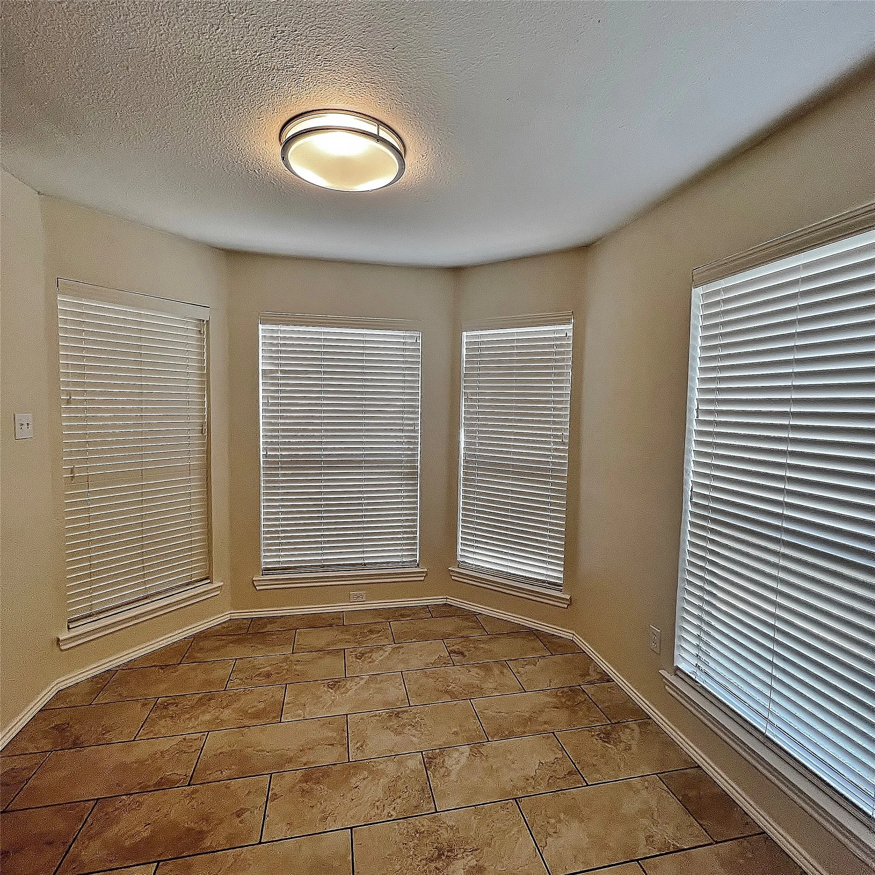 Single Family Residence For Rent in Tarrant County , 4808 Waxwing Drive, Arlington, Texas 76018, 3 Bedroom, 2 Bathroom, 2 Garage spaces, 1,357 Sqft, built in 1985, mls#21356627, Real Estate Agent in Arlington, Homes For Rent in Tarrant county, Homes For Rent in Arlington, Realtor in Arlington Texas, Real Estate Brokerage Independent Realty Texas, Luminita Cordes Realtor