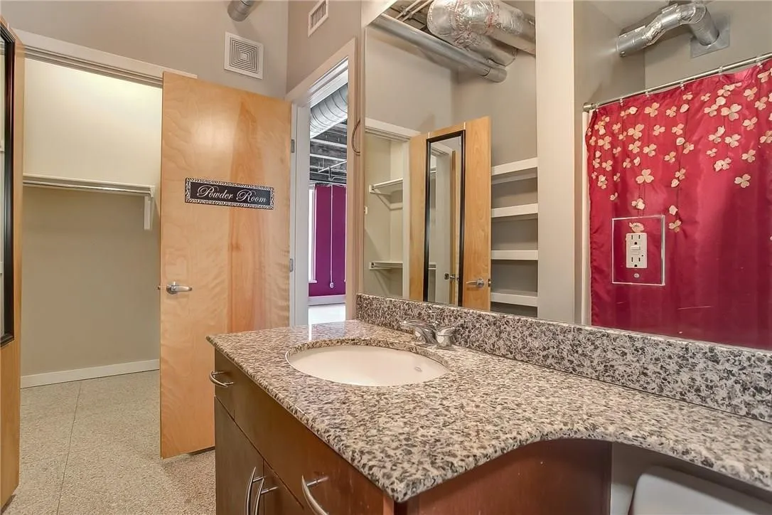 Condominium For Rent in Tarrant County , 221 W Lancaster Avenue 3006, Fort Worth, Texas 76102, 1 Bedroom, 1 Bathroom, Garage spaces, 745 Sqft, built in 1930, mls#21356630, Real Estate Agent in Fort Worth, Homes For Rent in Tarrant county, Homes For Rent in Fort Worth, Realtor in Fort Worth Texas, Real Estate Brokerage Independent Realty Texas, Luminita Cordes Realtor