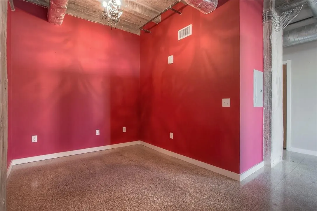 Condominium For Rent in Tarrant County , 221 W Lancaster Avenue 3006, Fort Worth, Texas 76102, 1 Bedroom, 1 Bathroom, Garage spaces, 745 Sqft, built in 1930, mls#21356630, Real Estate Agent in Fort Worth, Homes For Rent in Tarrant county, Homes For Rent in Fort Worth, Realtor in Fort Worth Texas, Real Estate Brokerage Independent Realty Texas, Luminita Cordes Realtor