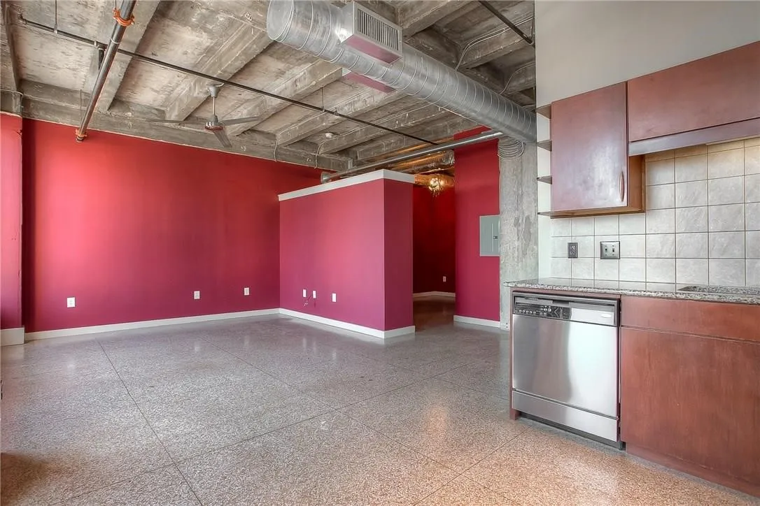 Condominium For Rent in Tarrant County , 221 W Lancaster Avenue 3006, Fort Worth, Texas 76102, 1 Bedroom, 1 Bathroom, Garage spaces, 745 Sqft, built in 1930, mls#21356630, Real Estate Agent in Fort Worth, Homes For Rent in Tarrant county, Homes For Rent in Fort Worth, Realtor in Fort Worth Texas, Real Estate Brokerage Independent Realty Texas, Luminita Cordes Realtor