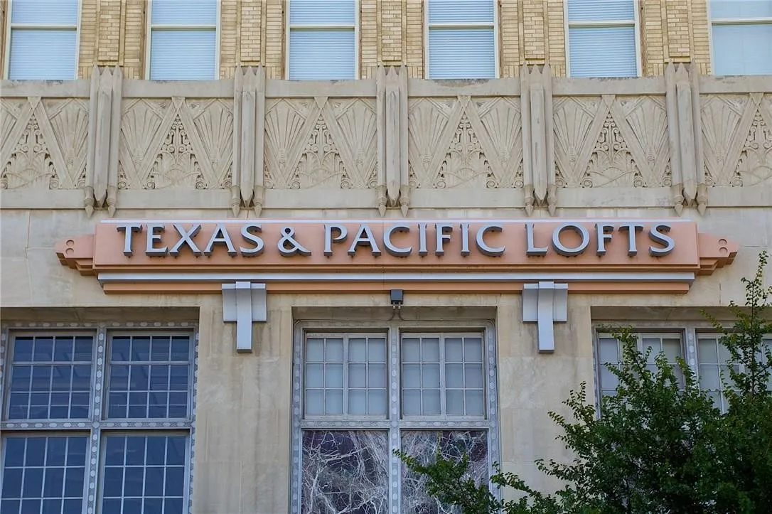 Condominium For Rent in Tarrant County , 221 W Lancaster Avenue 3006, Fort Worth, Texas 76102, 1 Bedroom, 1 Bathroom, Garage spaces, 745 Sqft, built in 1930, mls#21356630, Real Estate Agent in Fort Worth, Homes For Rent in Tarrant county, Homes For Rent in Fort Worth, Realtor in Fort Worth Texas, Real Estate Brokerage Independent Realty Texas, Luminita Cordes Realtor