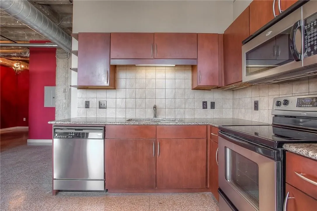 Condominium For Rent in Tarrant County , 221 W Lancaster Avenue 3006, Fort Worth, Texas 76102, 1 Bedroom, 1 Bathroom, Garage spaces, 745 Sqft, built in 1930, mls#21356630, Real Estate Agent in Fort Worth, Homes For Rent in Tarrant county, Homes For Rent in Fort Worth, Realtor in Fort Worth Texas, Real Estate Brokerage Independent Realty Texas, Luminita Cordes Realtor