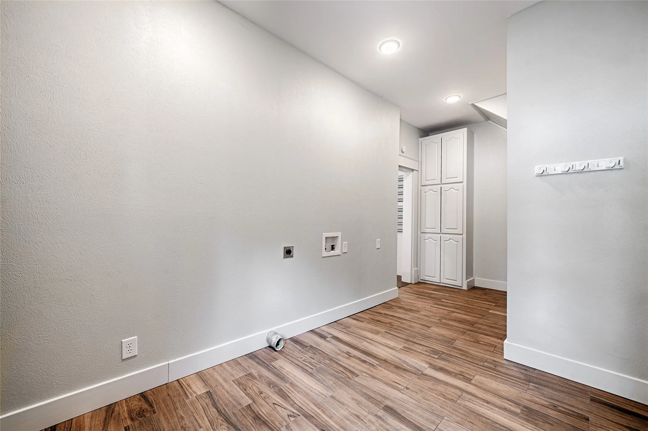 Single Family Residence For Sale in Grayson County , 309 W Walnut Street, Whitewright, Texas 75491, 3 Bedroom, 2 Bathroom, 1 Garage spaces, 2,180 Sqft, built in 1900, Price $389,900, mls#21356266, Real Estate Agent in Whitewright, Homes For Sale in Grayson county, Homes For Sale in Whitewright, Realtor in Whitewright Texas, Real Estate Brokerage Independent Realty Texas, Luminita Cordes Realtor