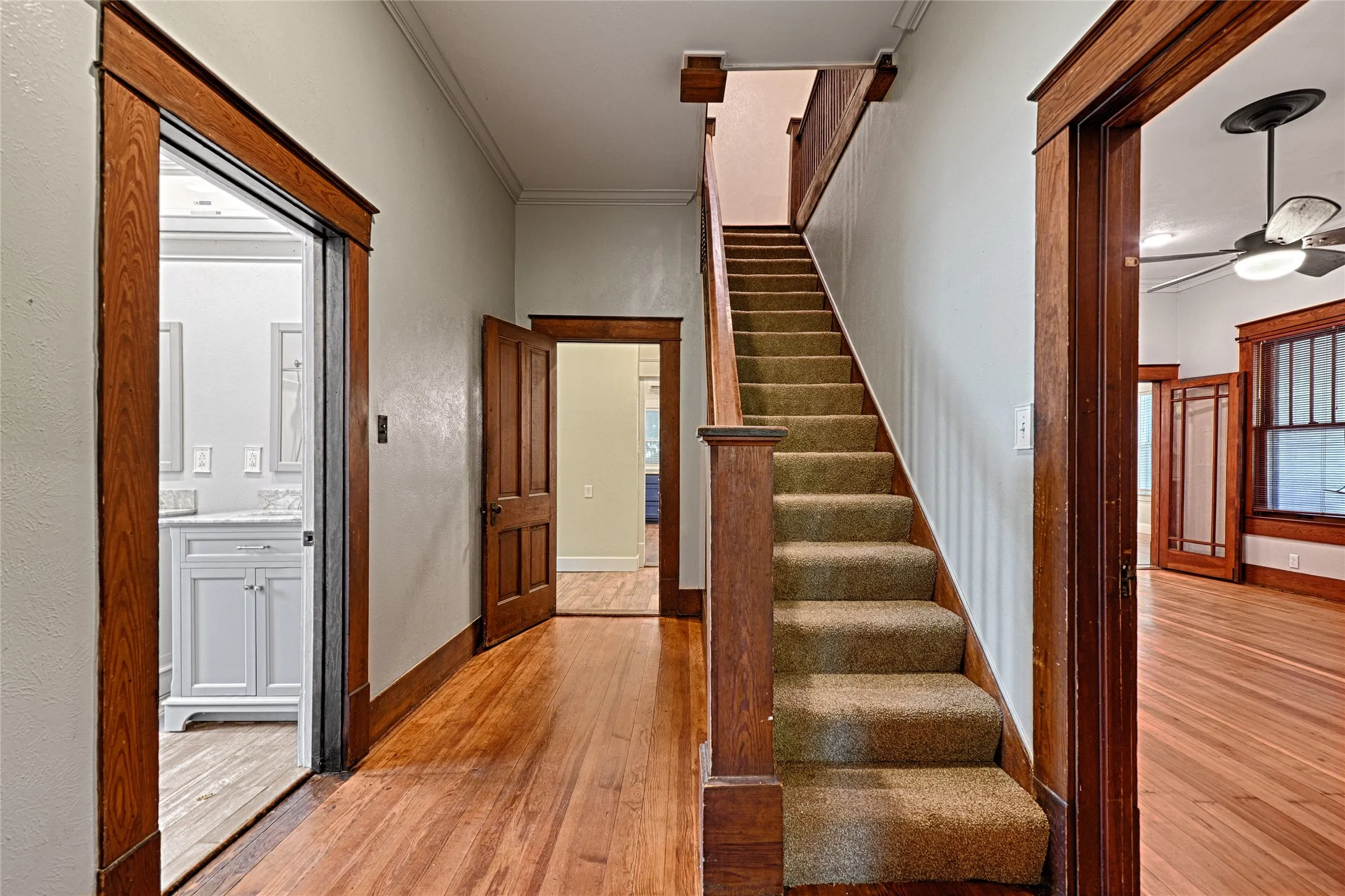Single Family Residence For Sale in Grayson County , 309 W Walnut Street, Whitewright, Texas 75491, 3 Bedroom, 2 Bathroom, 1 Garage spaces, 2,180 Sqft, built in 1900, Price $389,900, mls#21356266, Real Estate Agent in Whitewright, Homes For Sale in Grayson county, Homes For Sale in Whitewright, Realtor in Whitewright Texas, Real Estate Brokerage Independent Realty Texas, Luminita Cordes Realtor