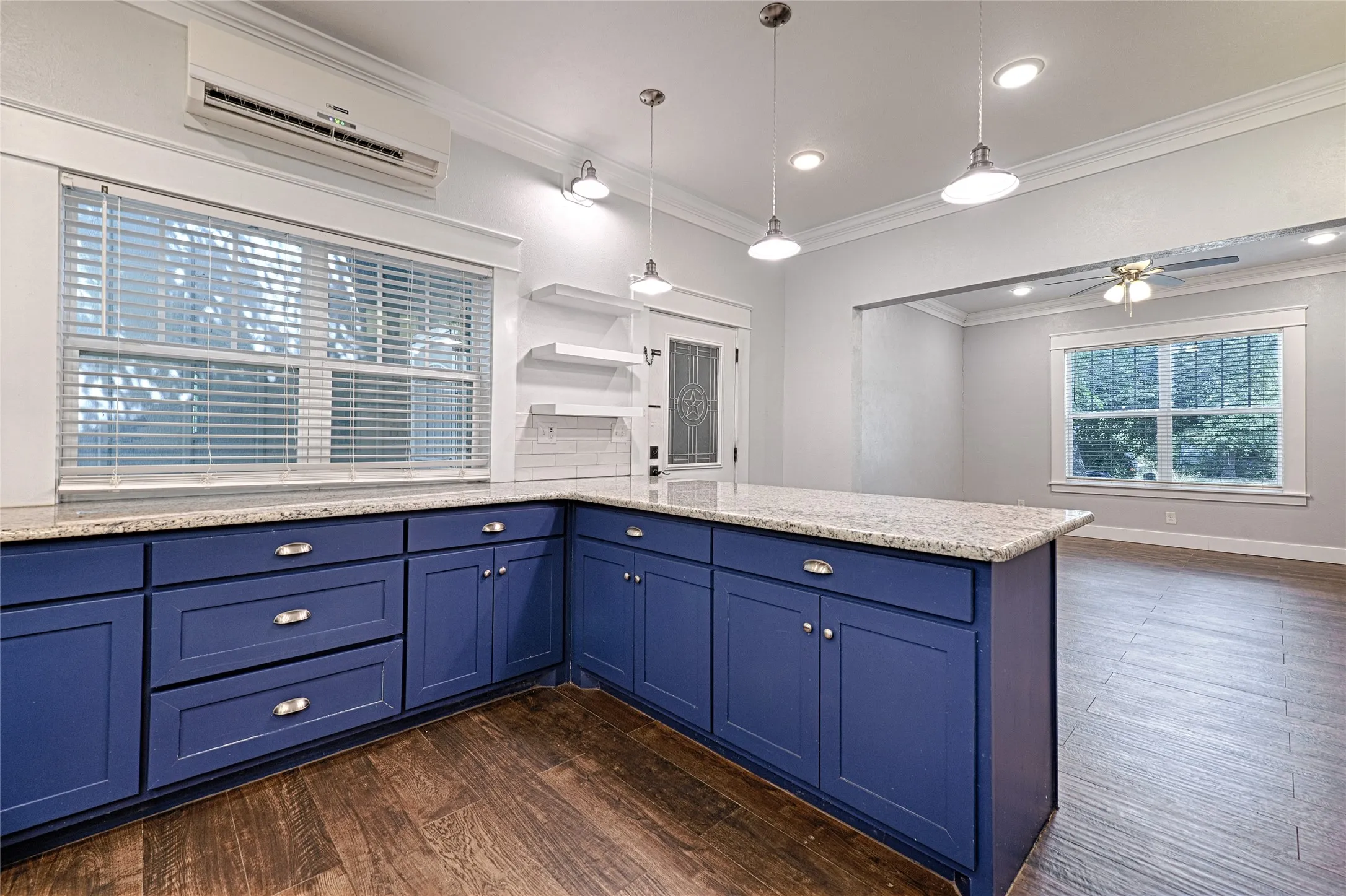 Single Family Residence For Sale in Grayson County , 309 W Walnut Street, Whitewright, Texas 75491, 3 Bedroom, 2 Bathroom, 1 Garage spaces, 2,180 Sqft, built in 1900, Price $389,900, mls#21356266, Real Estate Agent in Whitewright, Homes For Sale in Grayson county, Homes For Sale in Whitewright, Realtor in Whitewright Texas, Real Estate Brokerage Independent Realty Texas, Luminita Cordes Realtor