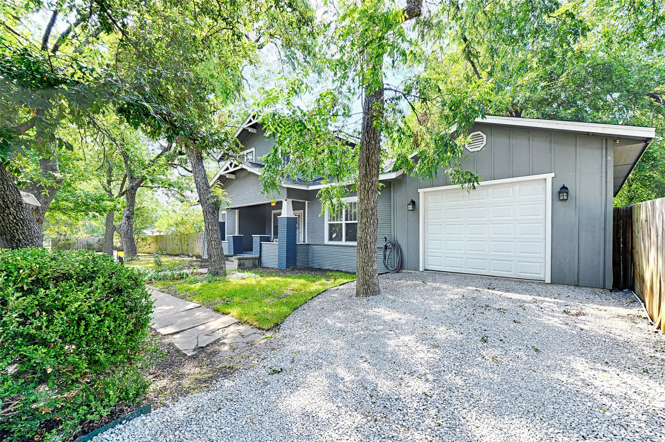 Single Family Residence For Sale in Grayson County , 309 W Walnut Street, Whitewright, Texas 75491, 3 Bedroom, 2 Bathroom, 1 Garage spaces, 2,180 Sqft, built in 1900, Price $389,900, mls#21356266, Real Estate Agent in Whitewright, Homes For Sale in Grayson county, Homes For Sale in Whitewright, Realtor in Whitewright Texas, Real Estate Brokerage Independent Realty Texas, Luminita Cordes Realtor