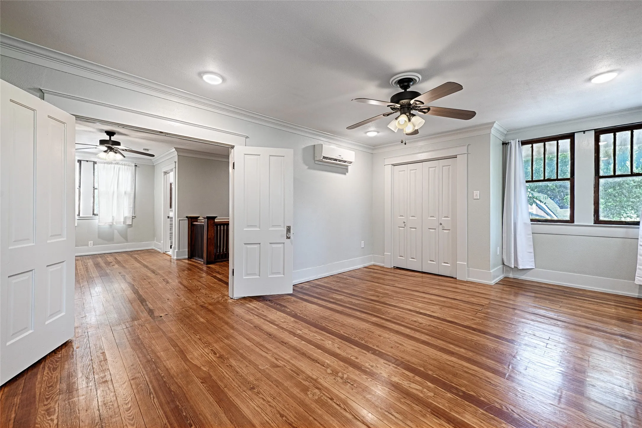Single Family Residence For Sale in Grayson County , 309 W Walnut Street, Whitewright, Texas 75491, 3 Bedroom, 2 Bathroom, 1 Garage spaces, 2,180 Sqft, built in 1900, Price $389,900, mls#21356266, Real Estate Agent in Whitewright, Homes For Sale in Grayson county, Homes For Sale in Whitewright, Realtor in Whitewright Texas, Real Estate Brokerage Independent Realty Texas, Luminita Cordes Realtor
